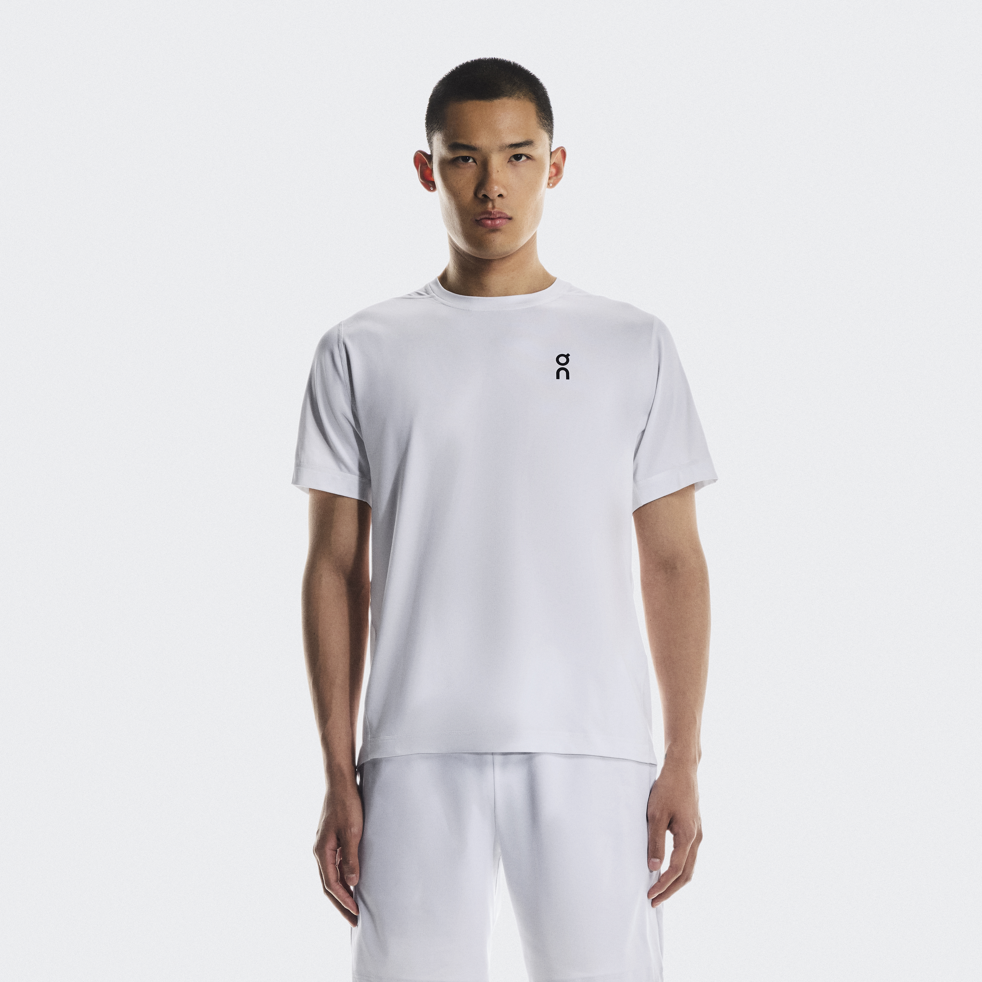 on オン　メンズM スポーツシャツ　ランニング　テニス Men's Performance-T | Black | On United States