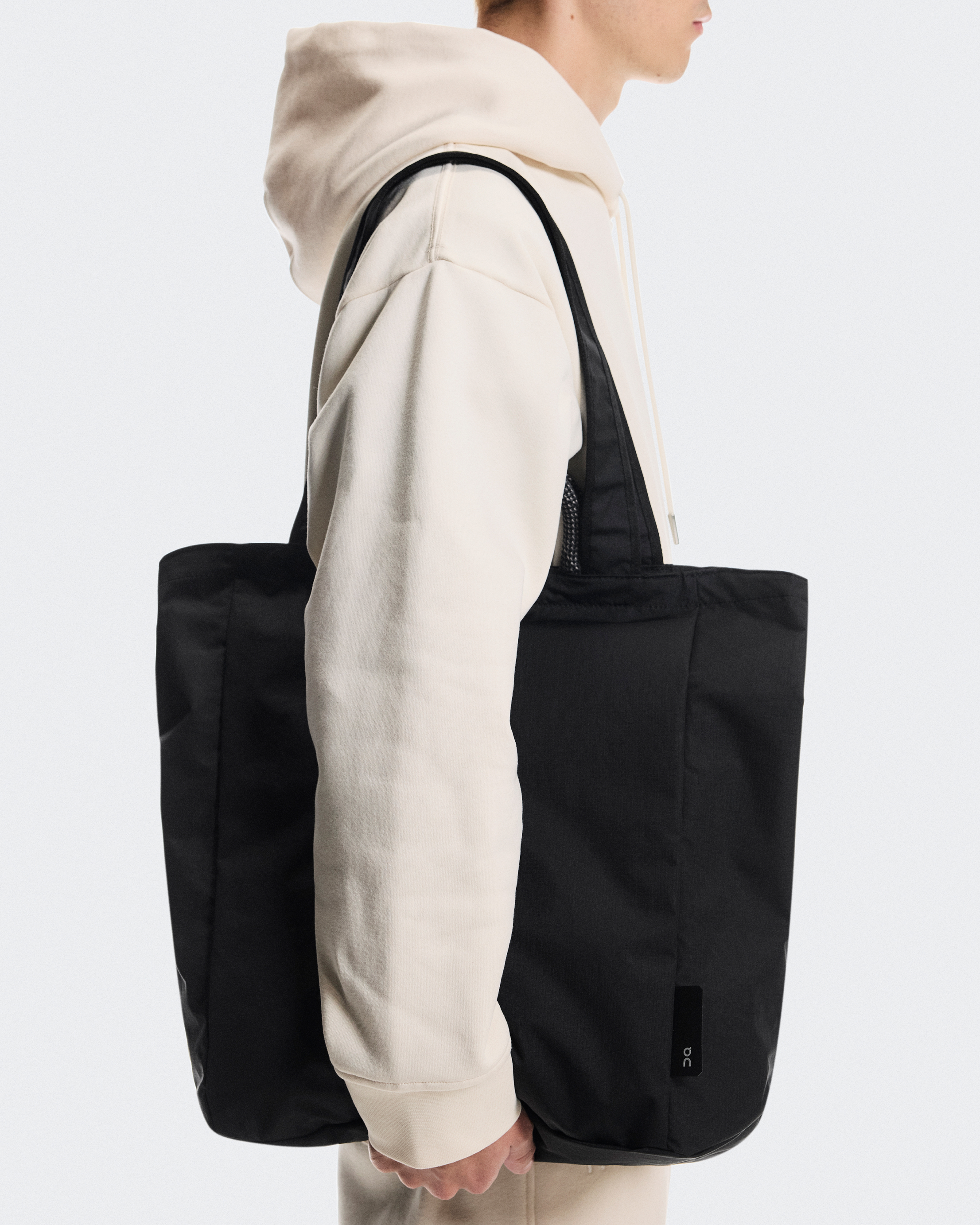 Tote Pack 25L | Grey & Black | On Canada