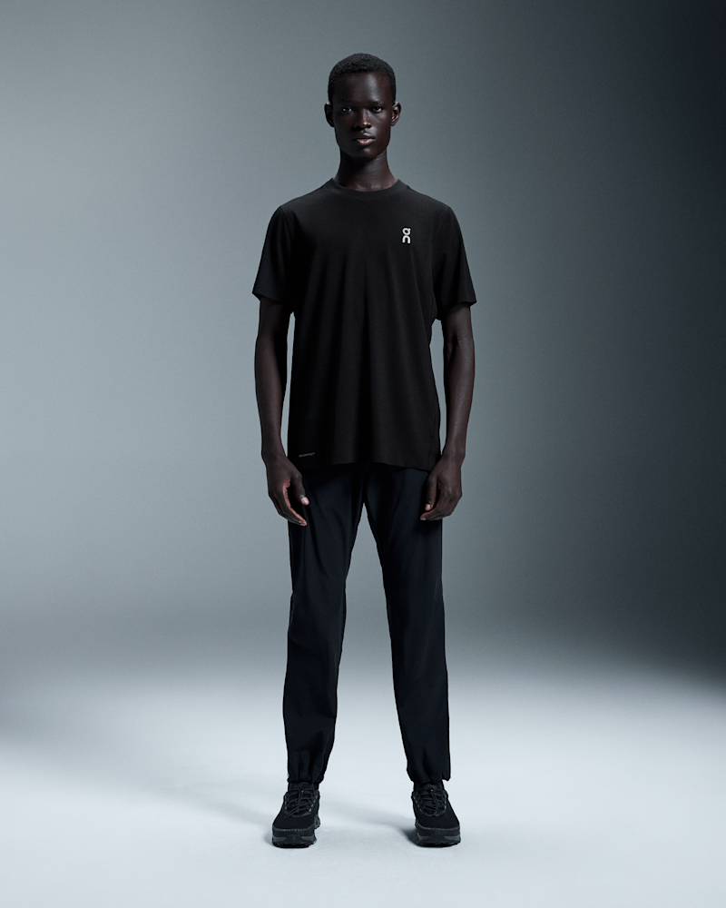 On Men's Active-T Graphic Short-Sleeve Shirt in Black, Size: Small, The Zendaya edit