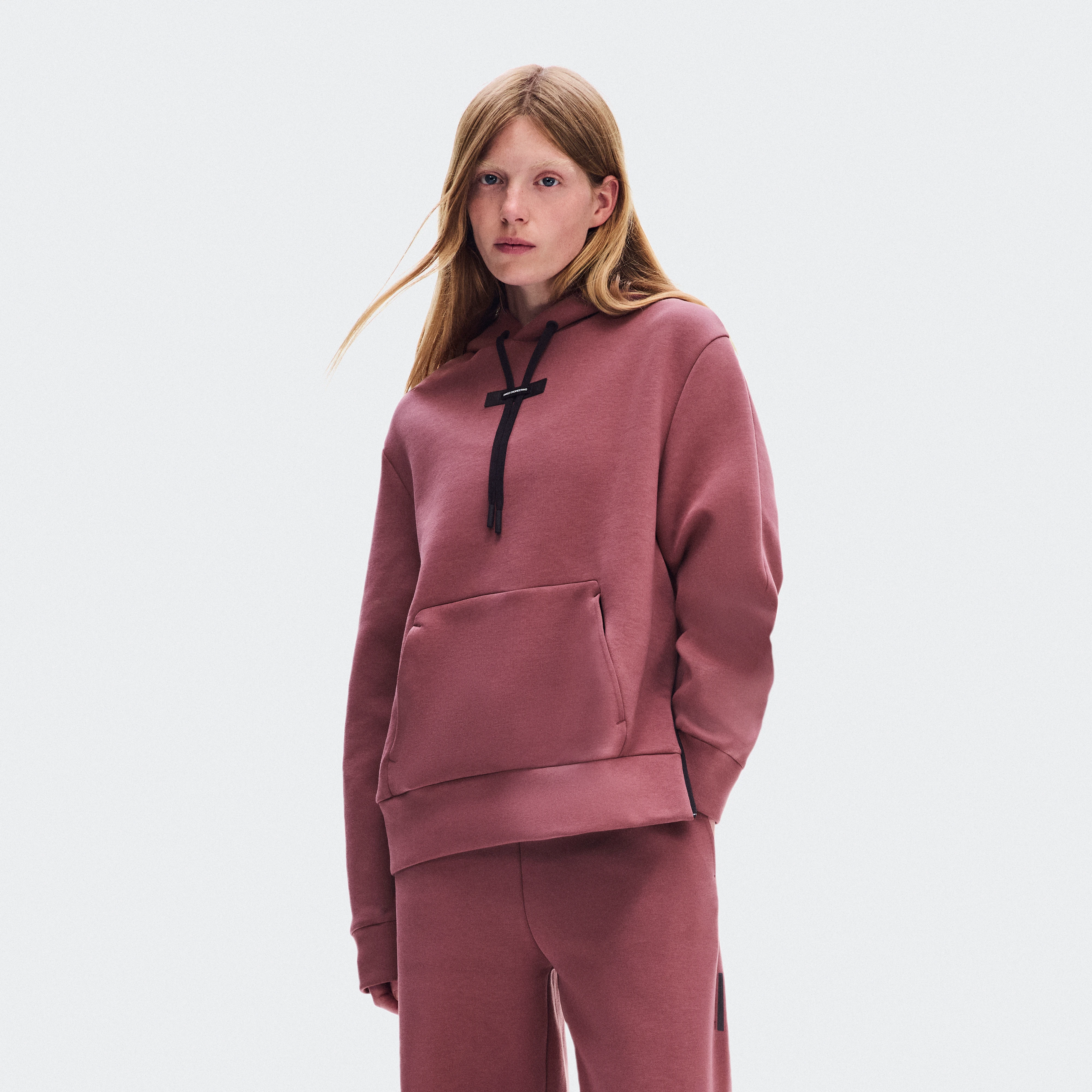 On Focus Tech Hoodie Barberry Women – All-day wear, travel, training Hoodies and sweatshirts