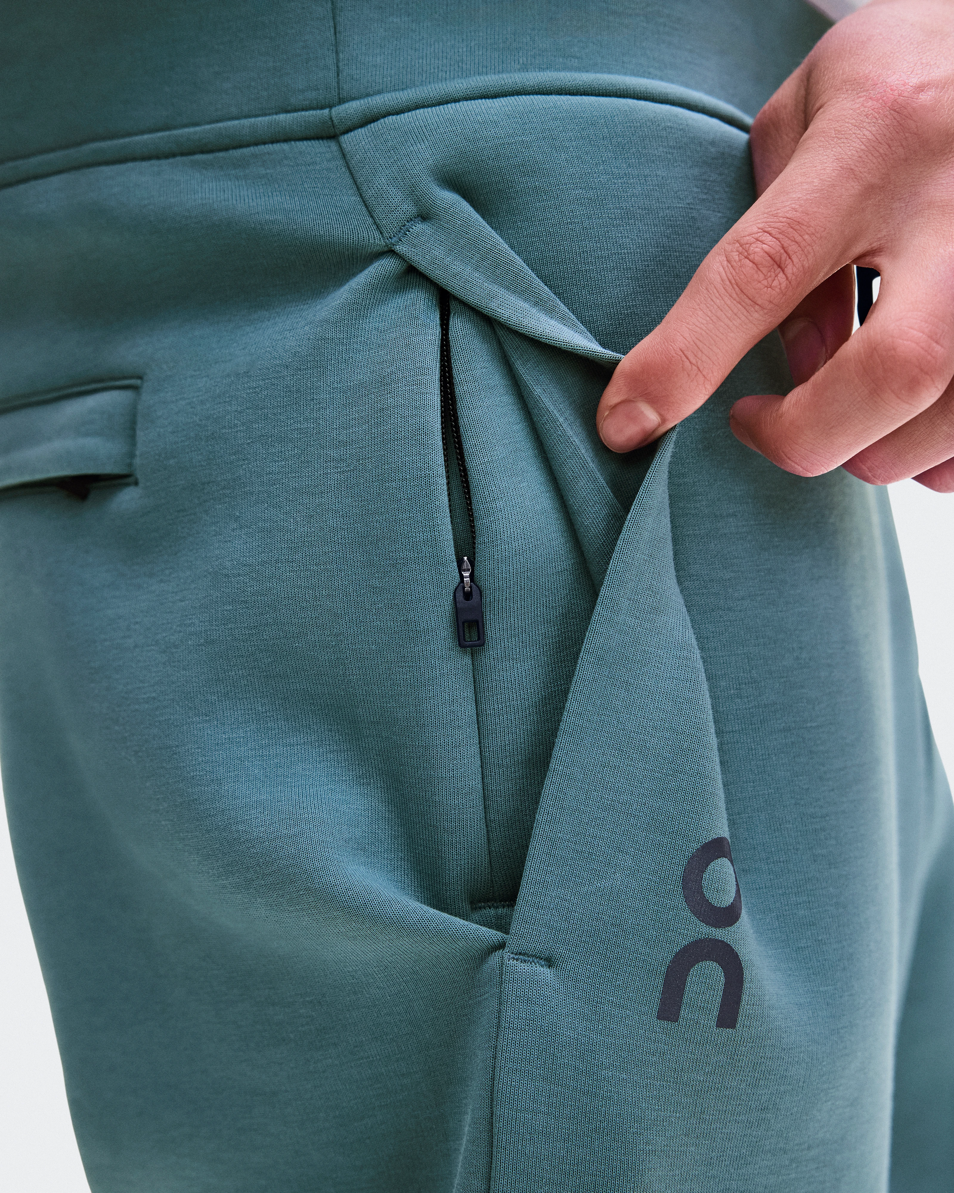 On Focus Tech Sweatpants Agave Men Pants