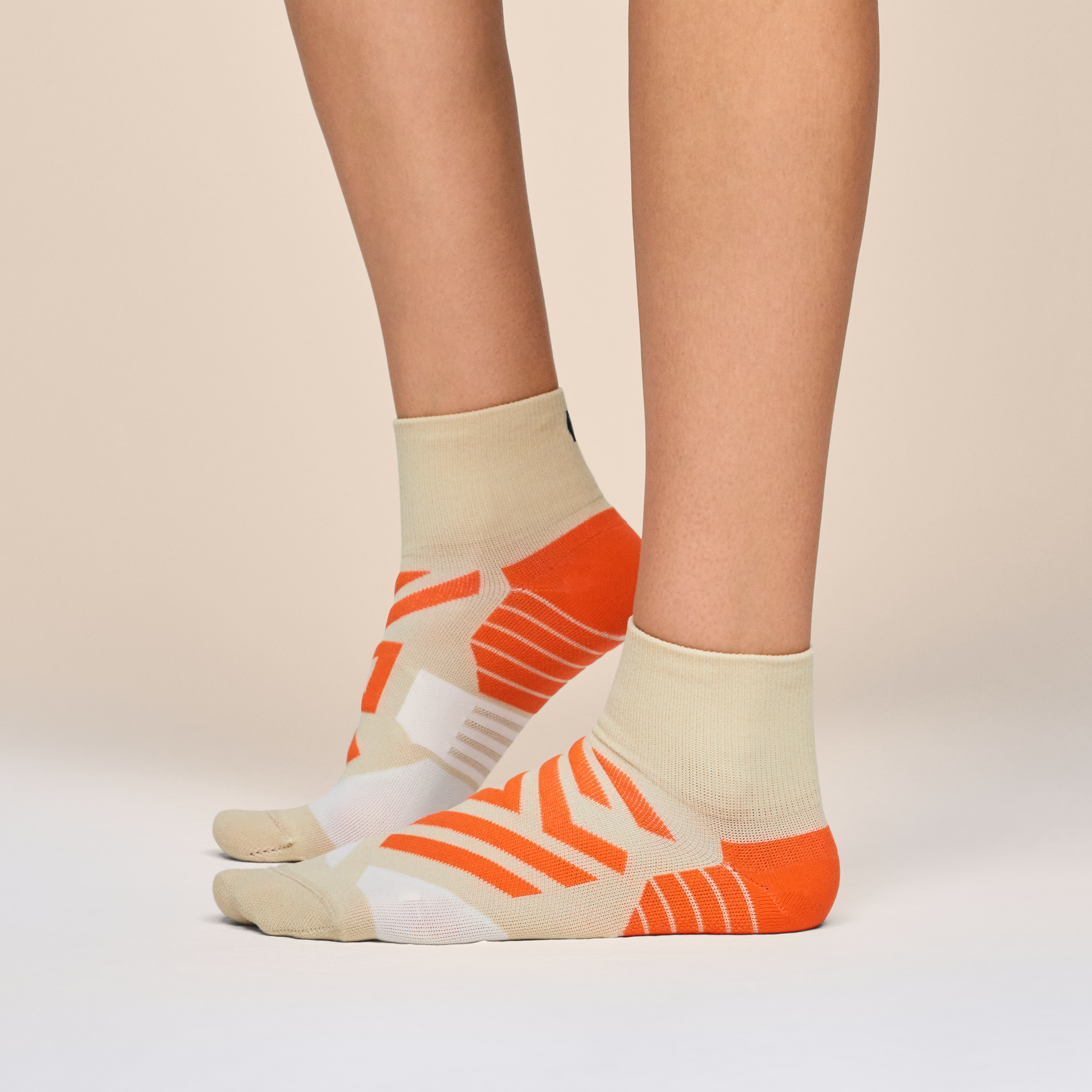 On Performance Mid Sock Beige Orange Women Women – Warm weather runs, supportive, adaptive Socks