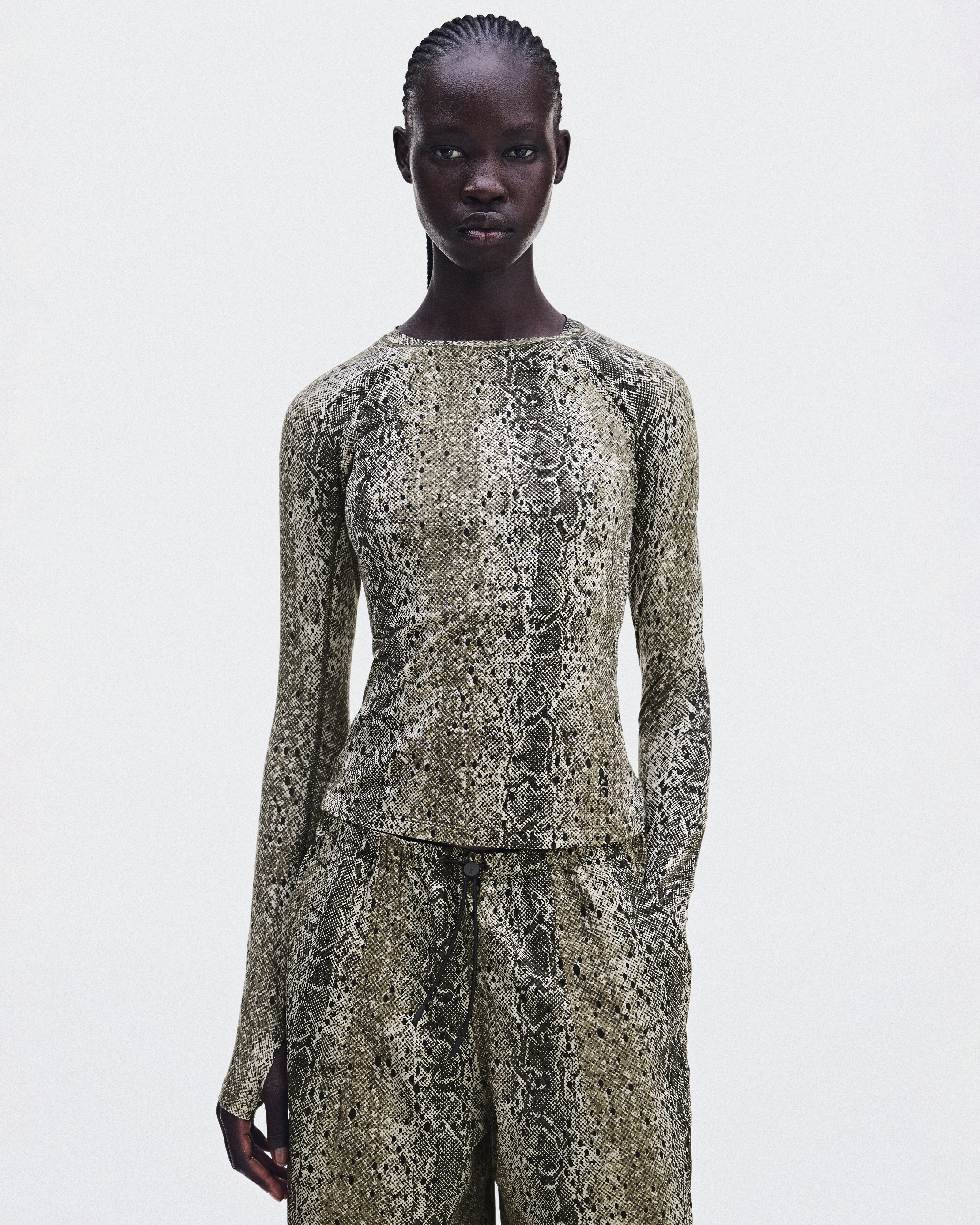 Women's Studio Long-T | On Japan