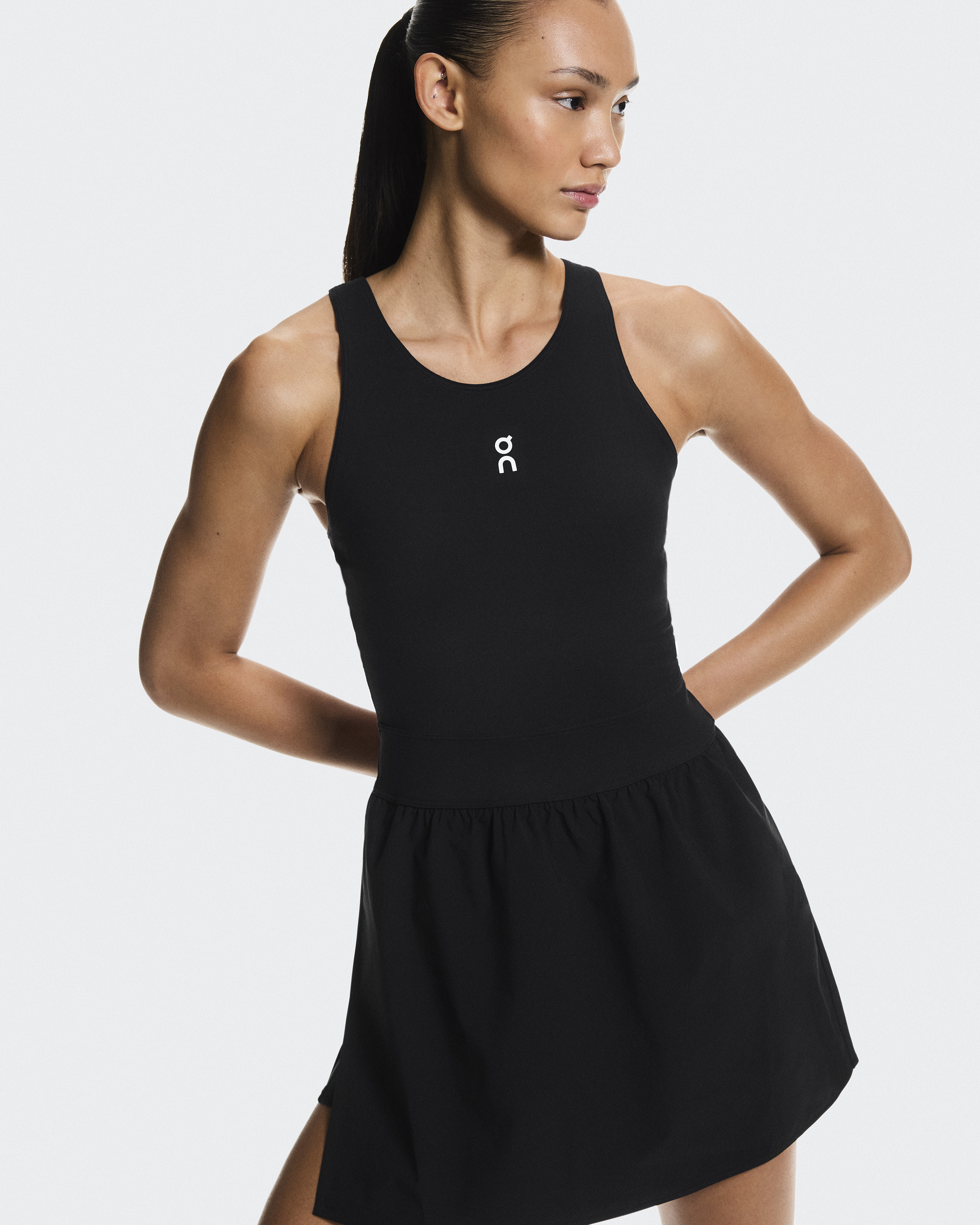 ON Court Dressテニス用 黒 タンクドレス Women's Court Dress Split | Black | On United States