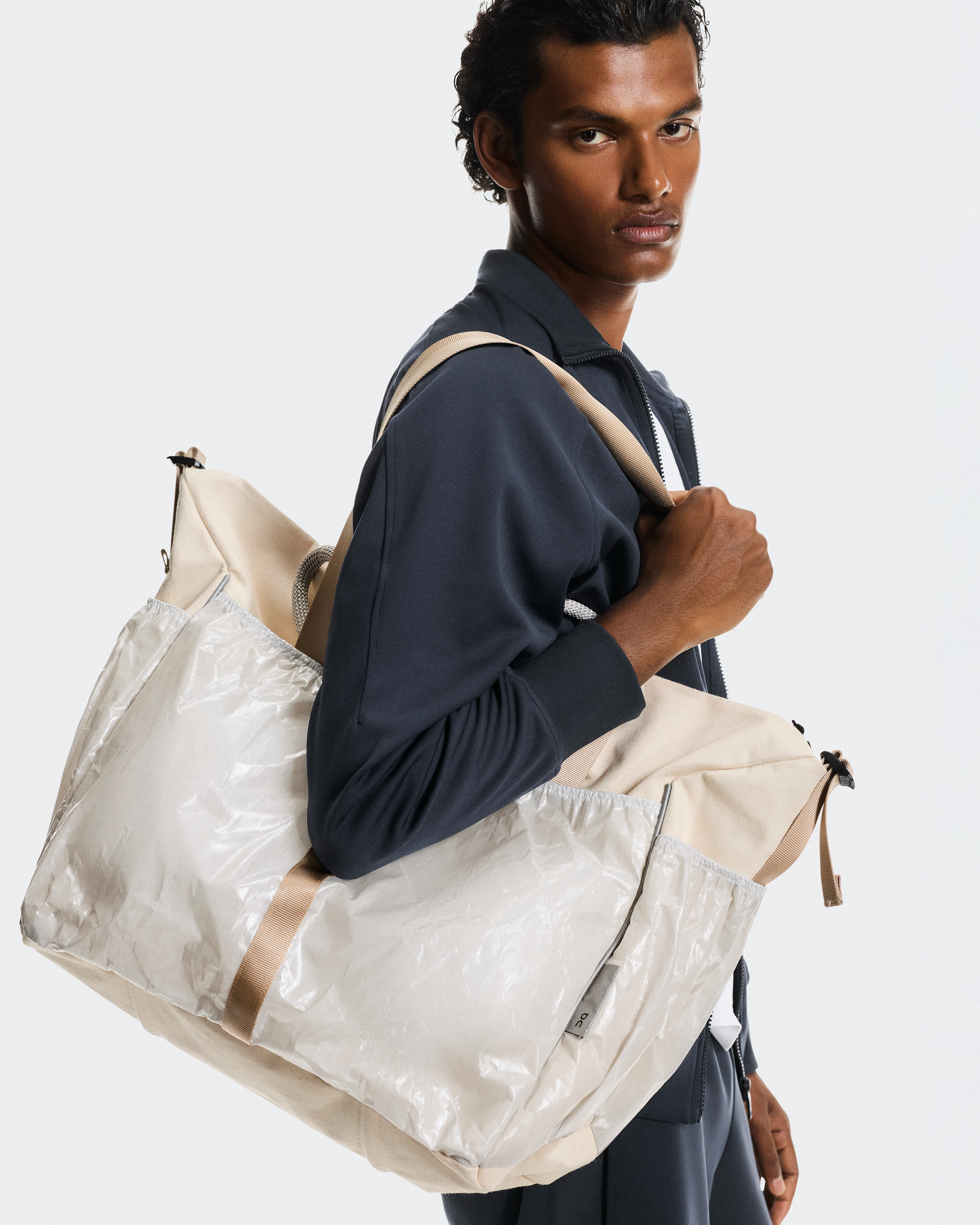 On Court Pack 40L Sesame & White Unisex Bags