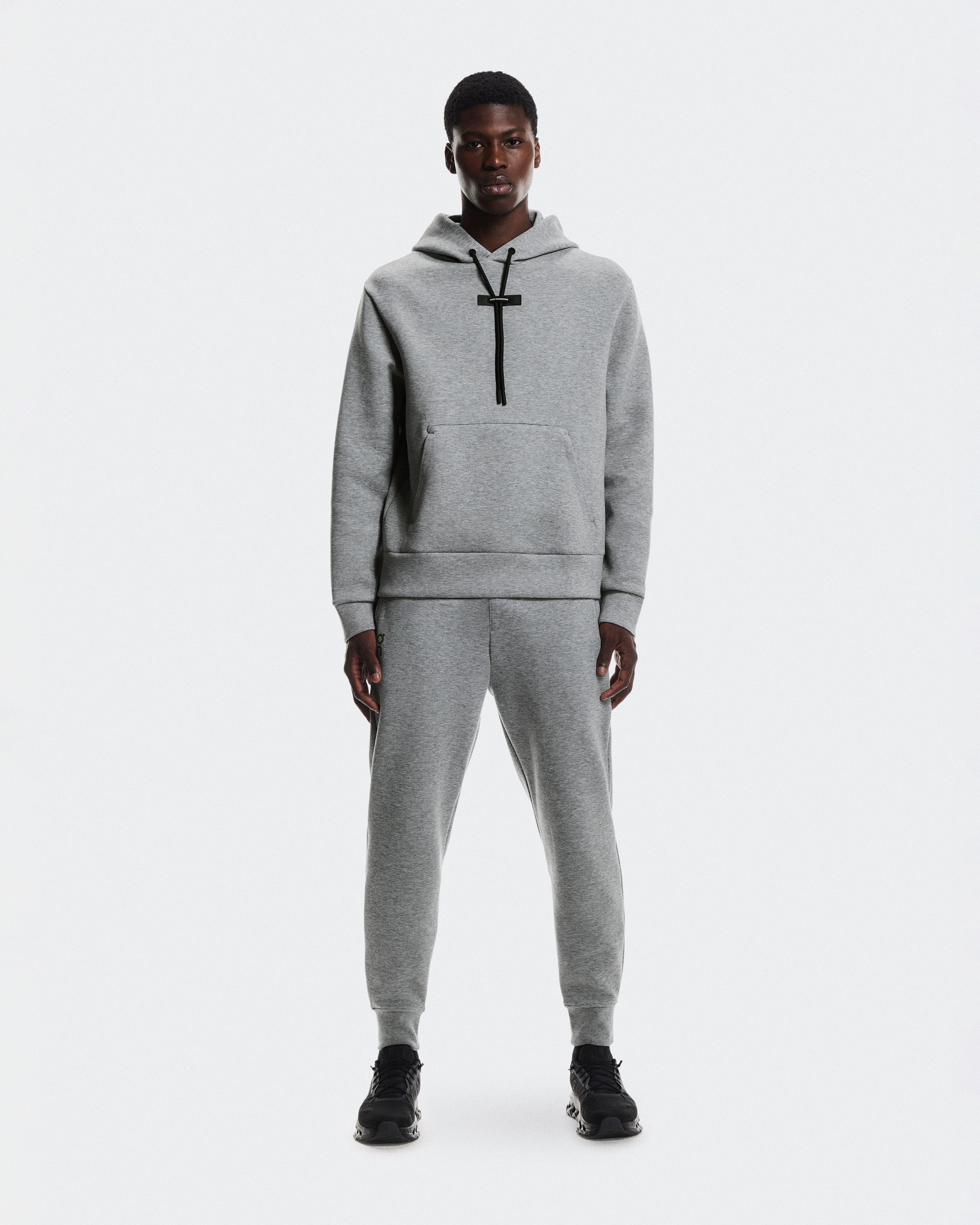 Focus Tech Hoodieالرجال / Basalt / L