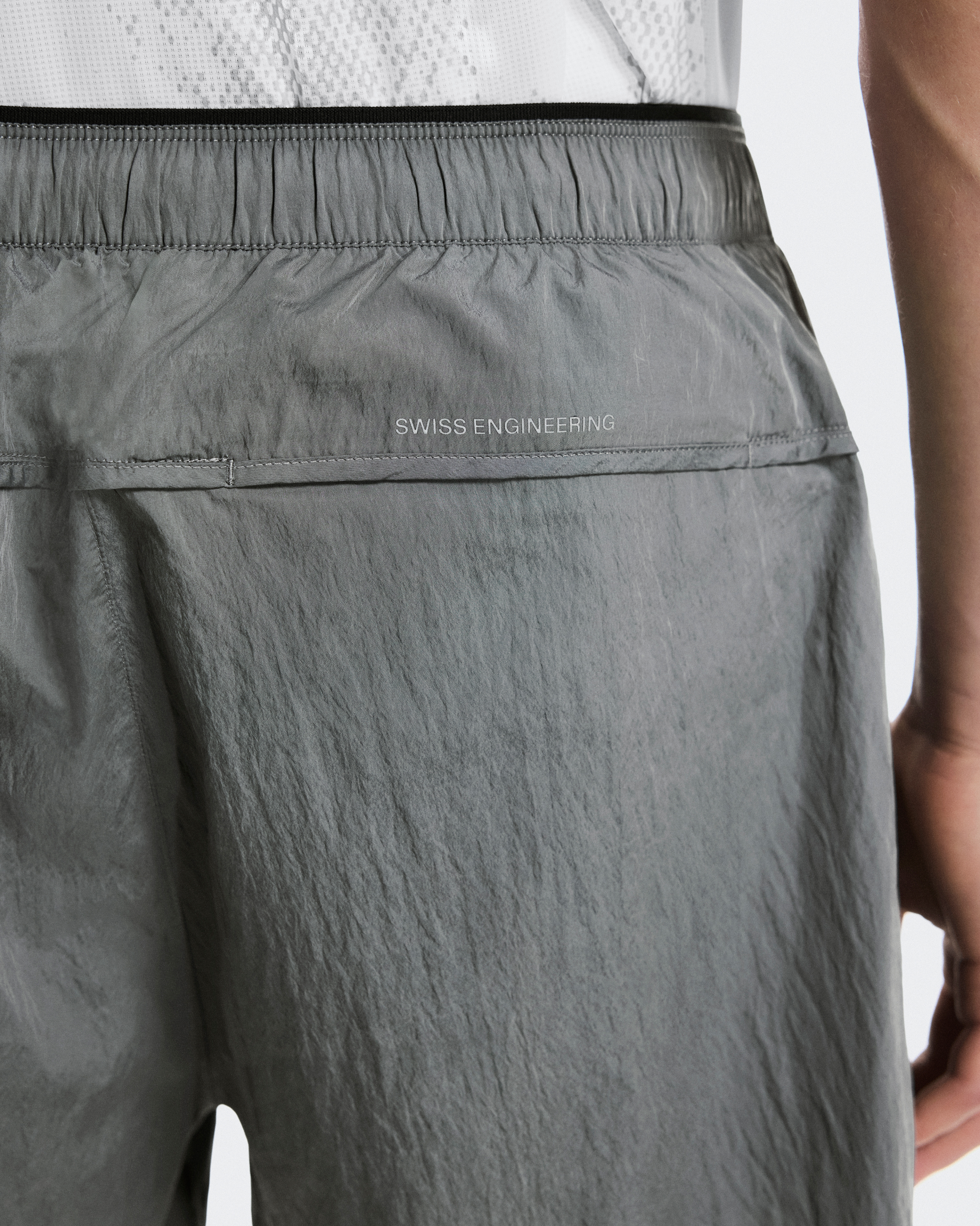 メンズ Performance Volt Shorts | グレー | On 日本