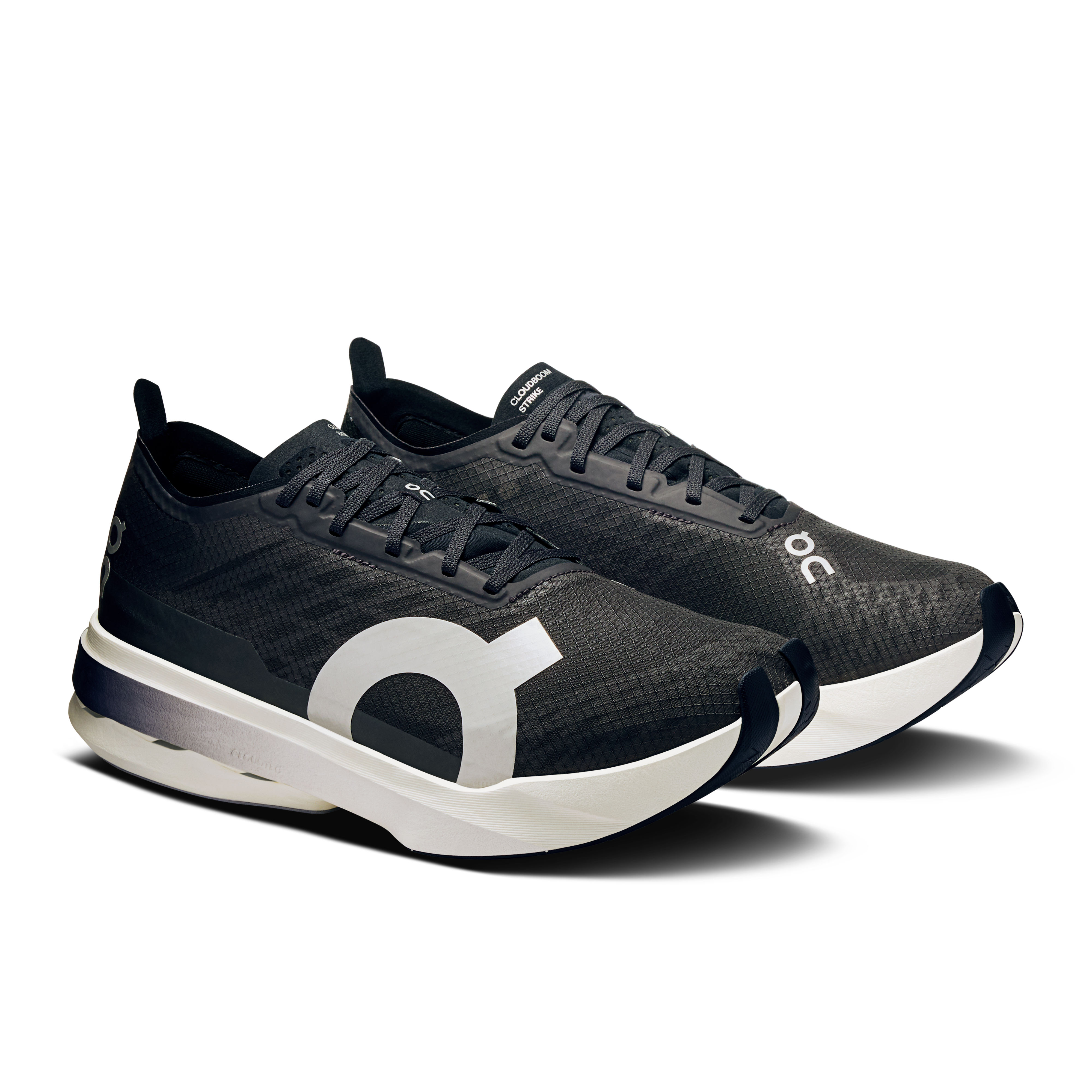 On Cloudboom Strike Black & White Damen Strassenlauf Schuhe