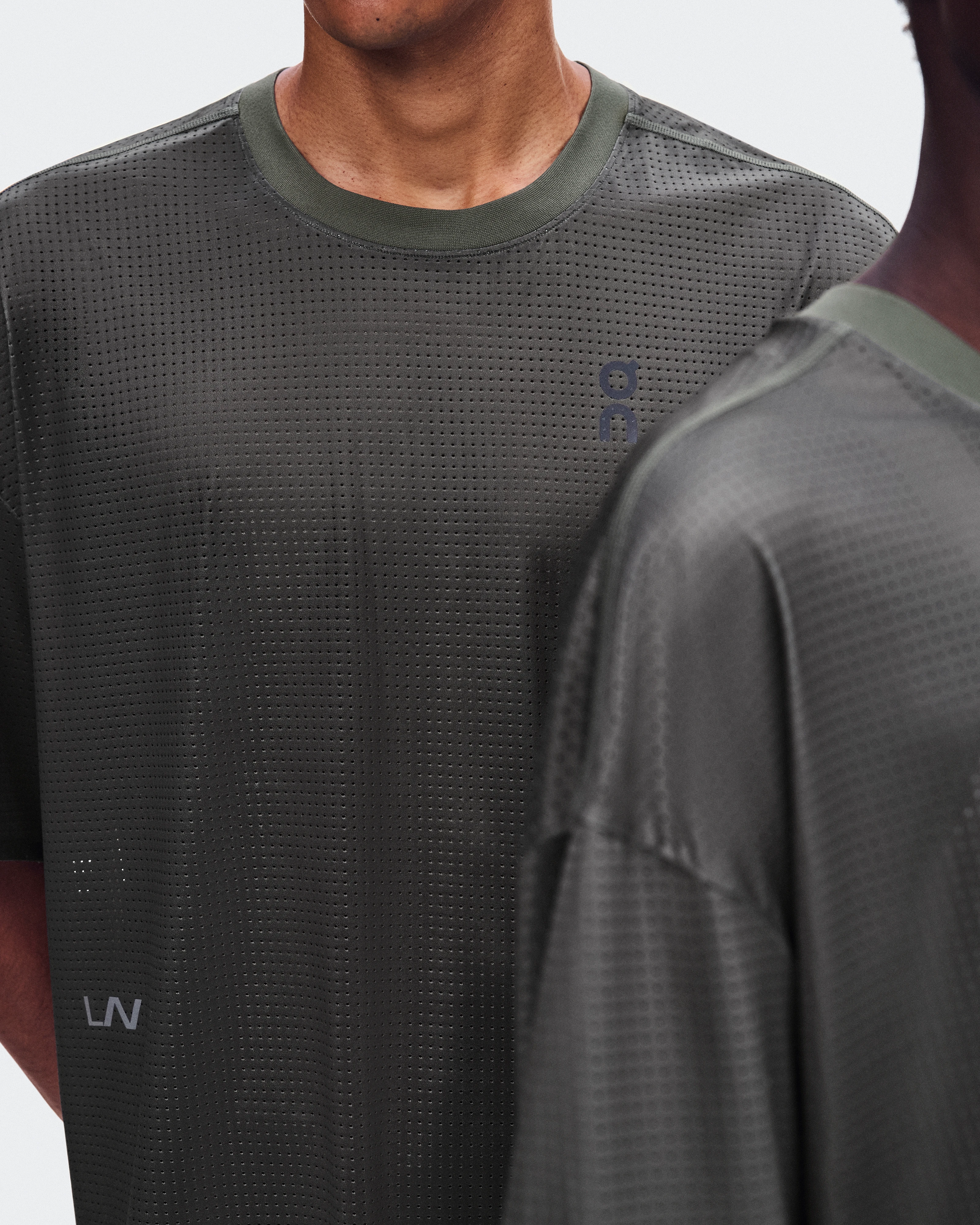 On Oversize Run-T LN1 Mire Unisex Tops and t-shirts