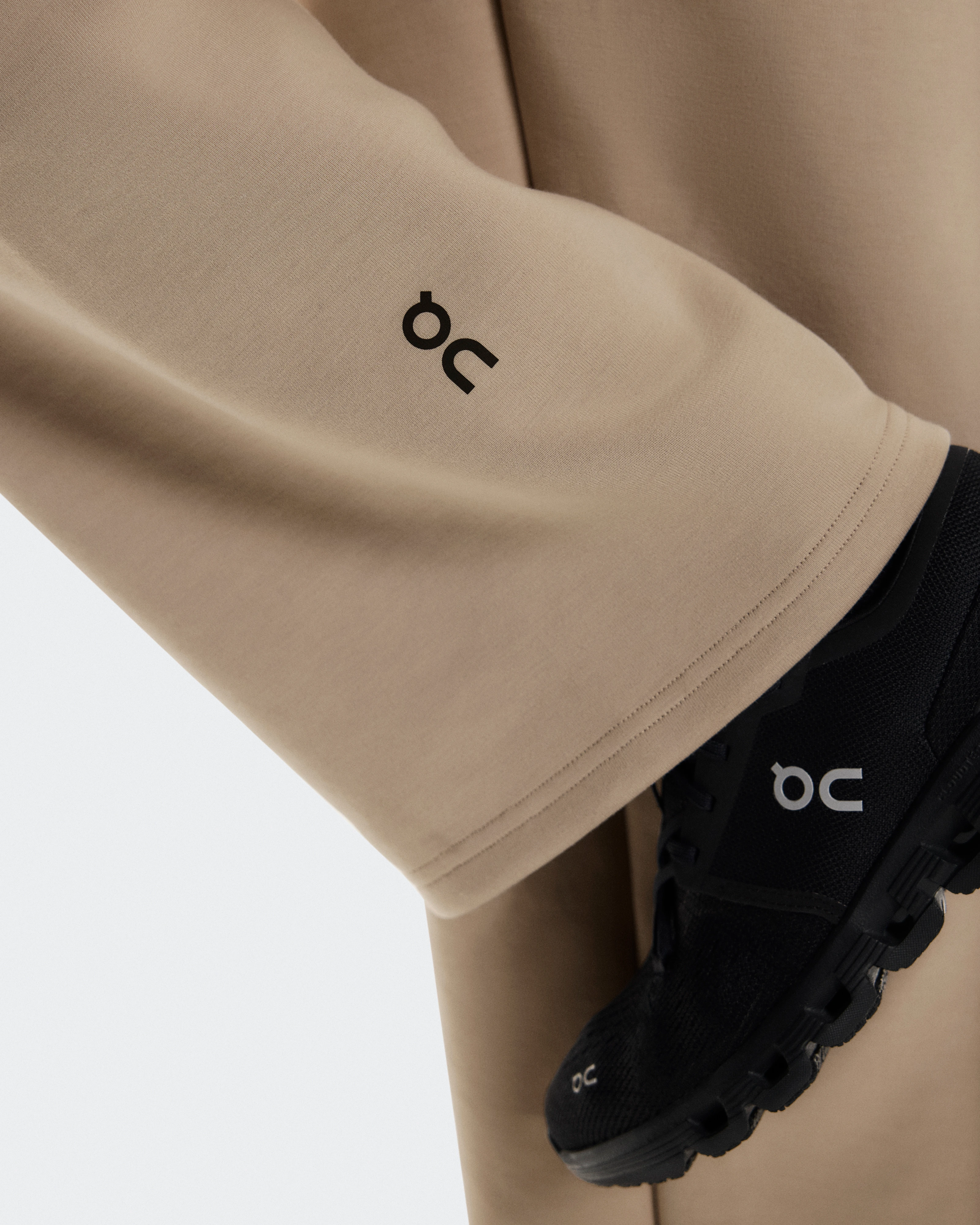 On Focus Tech Sweatpants Desert Women Pants