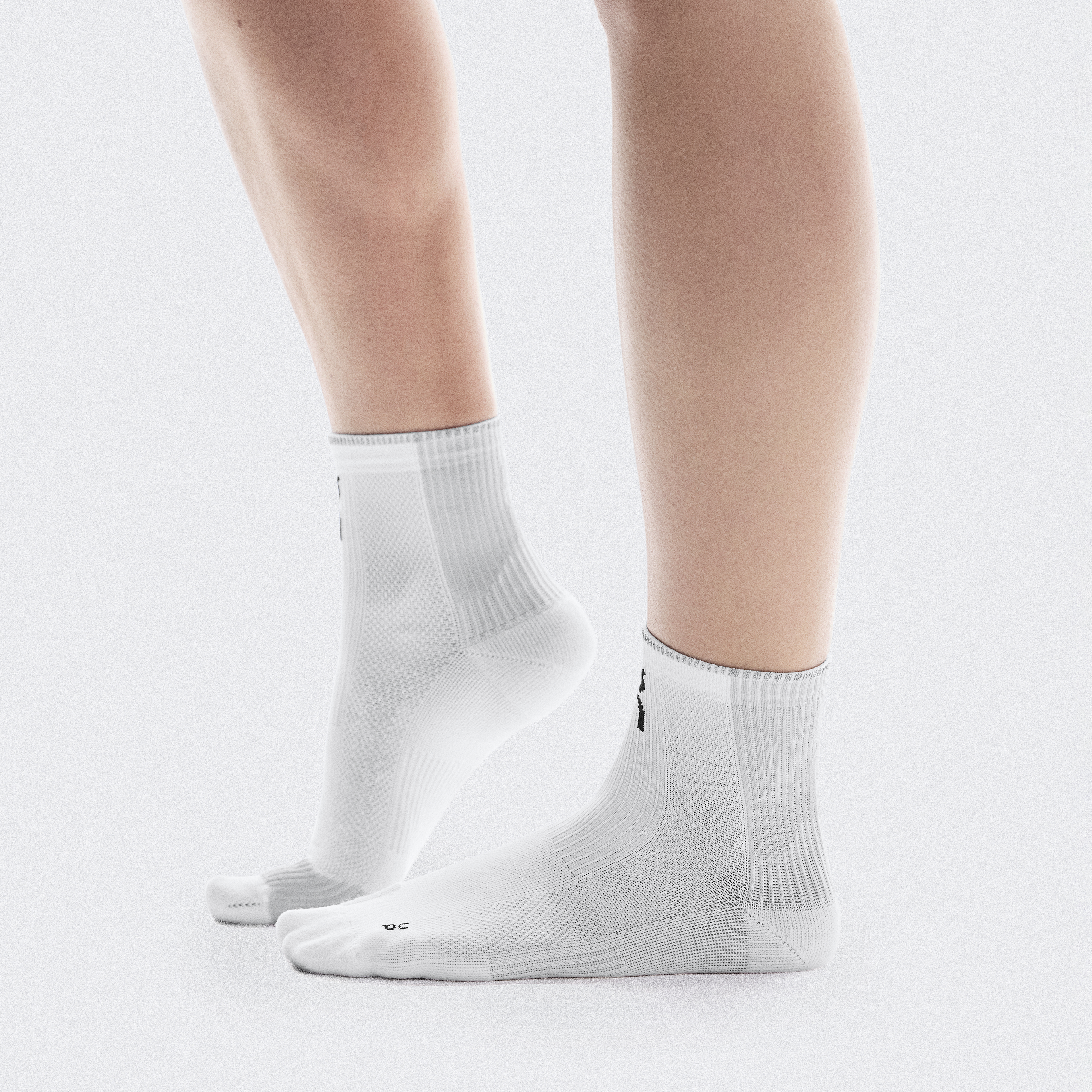 Performance Run Sock Mid in White/Glacier