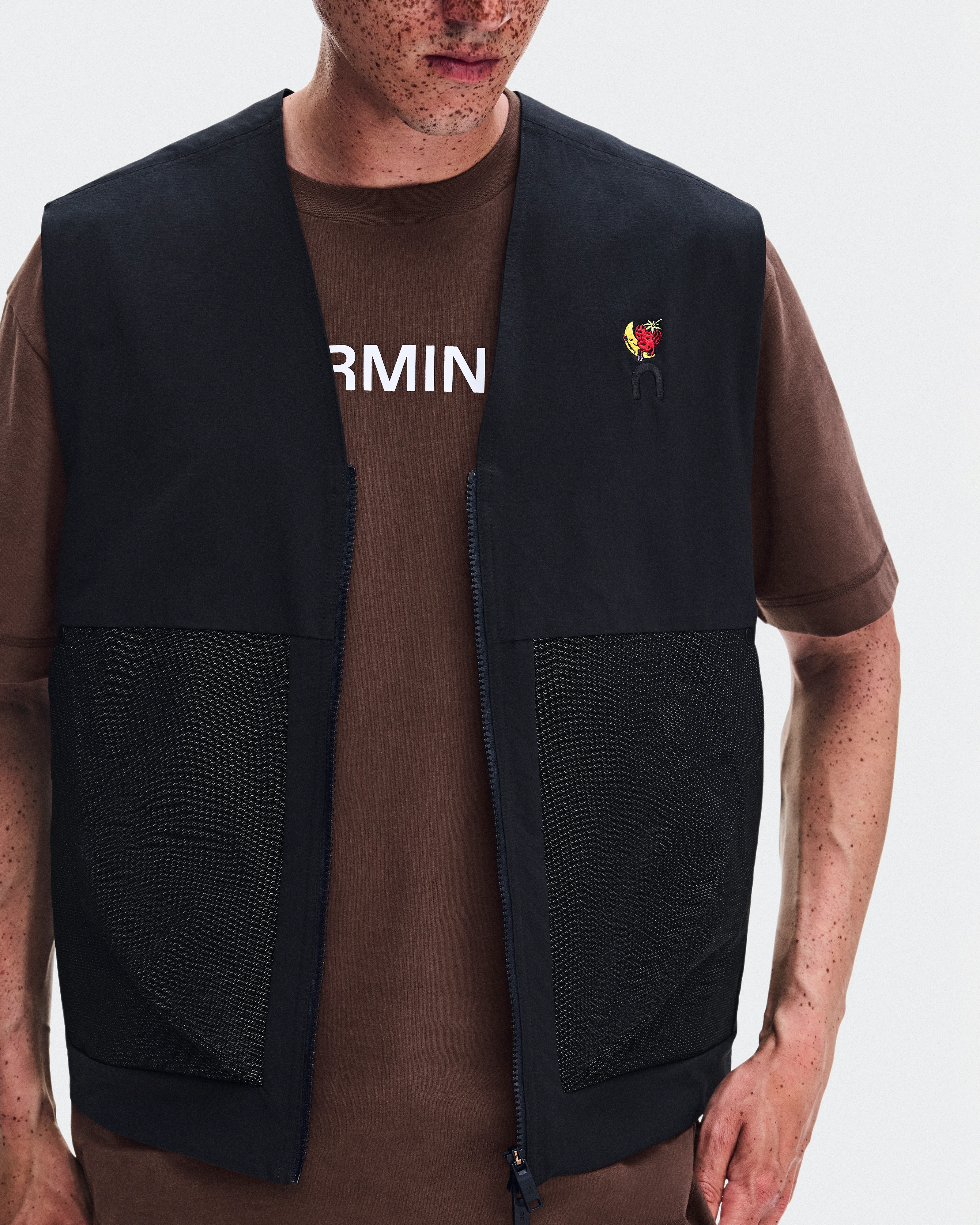On Utility Vest SHG Black 유니섹스 – 아웃도어 모험, 올데이 웨어 베스트