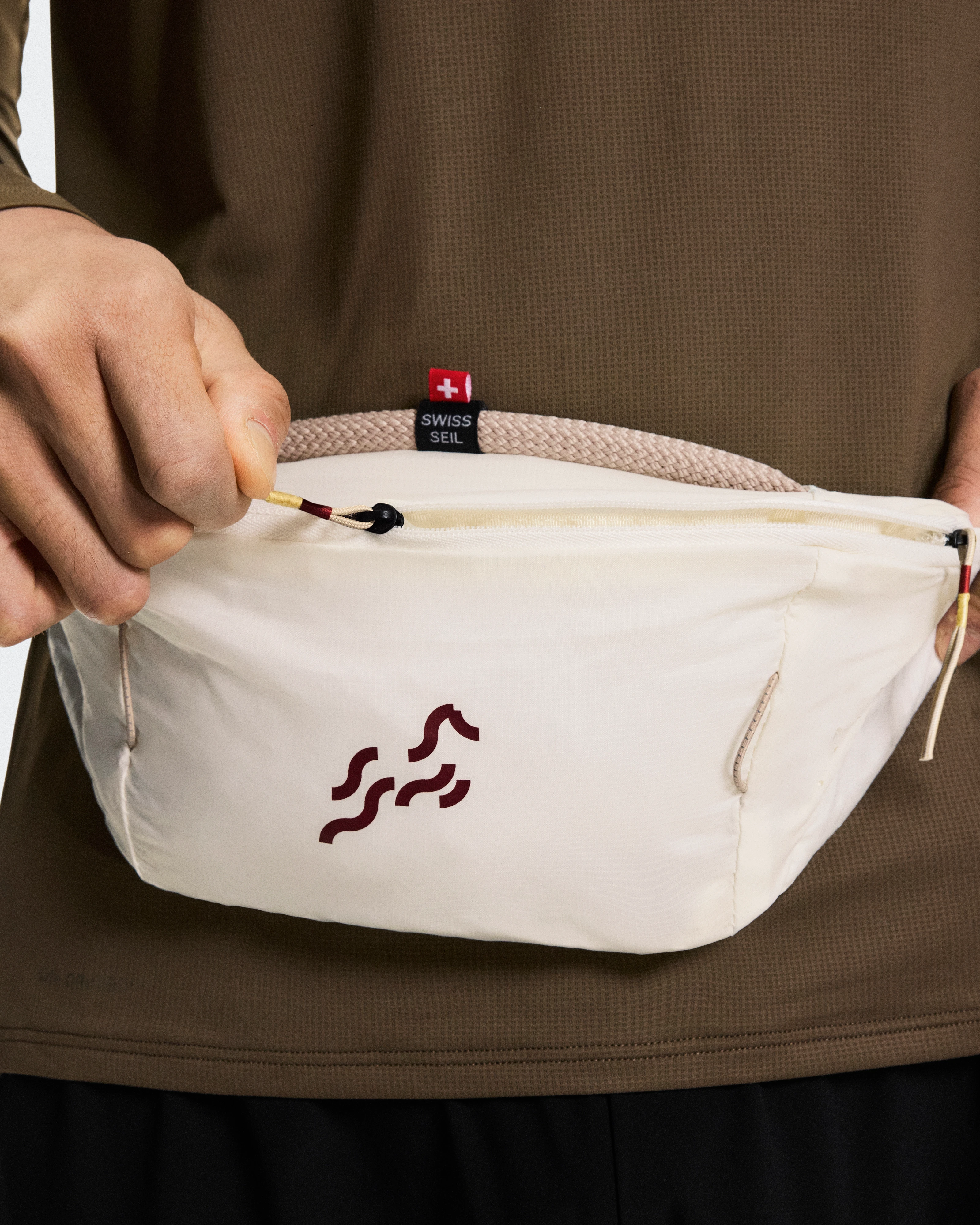 On Waist Pack 2L Lite Year of the Horse Ivory オールジェンダー