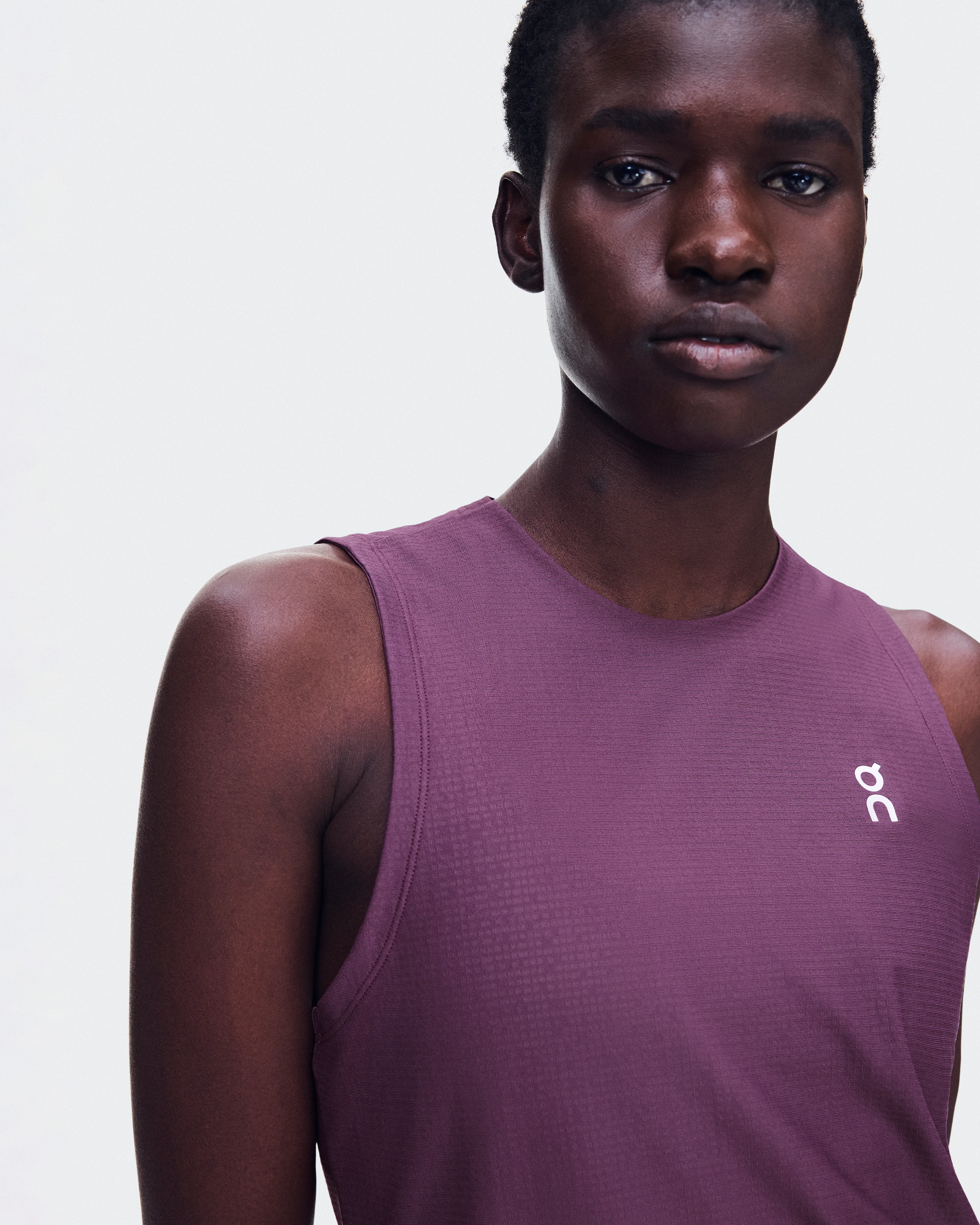 On Court Tank Cassis Feminino Partes de cima e camisetas