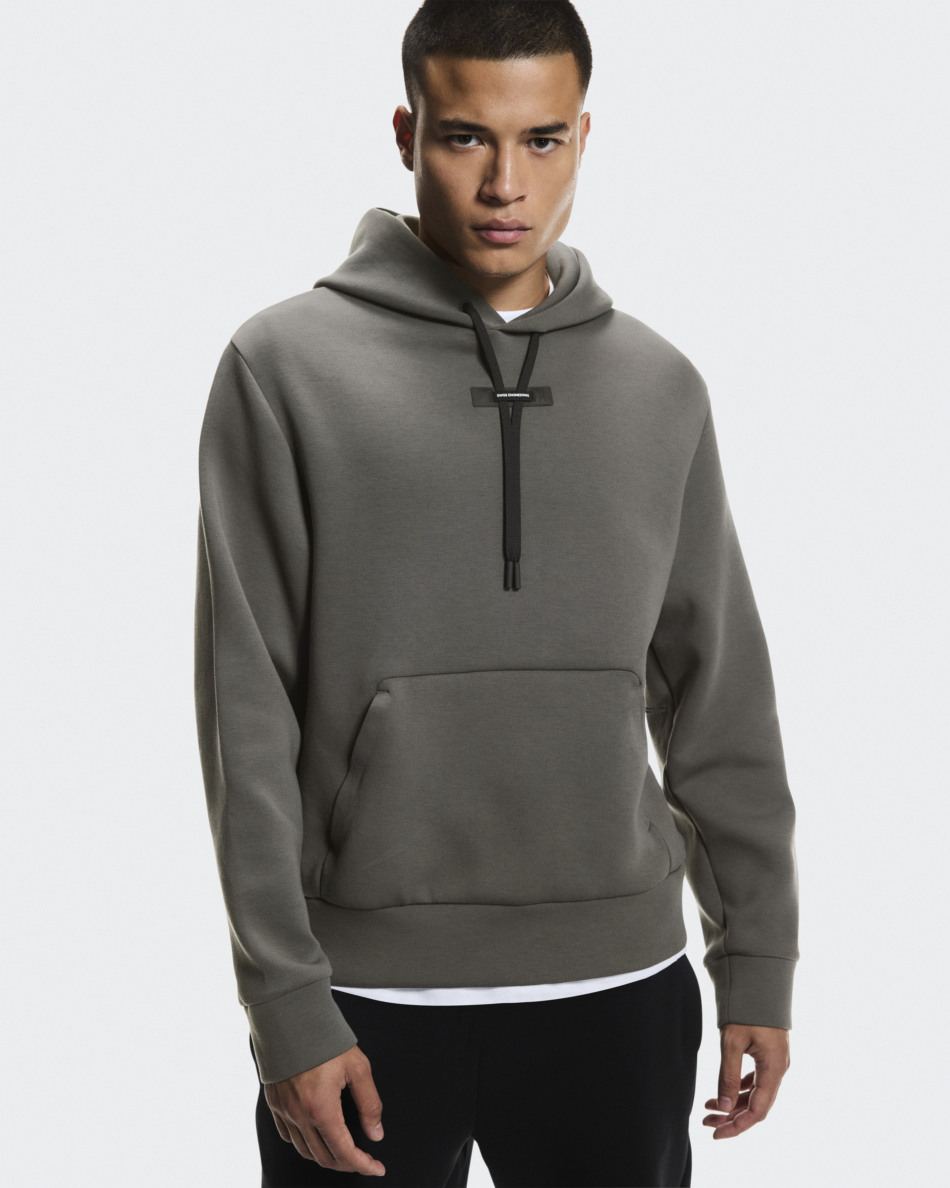 Men's Focus Tech Hoodie | Grey | On Canada