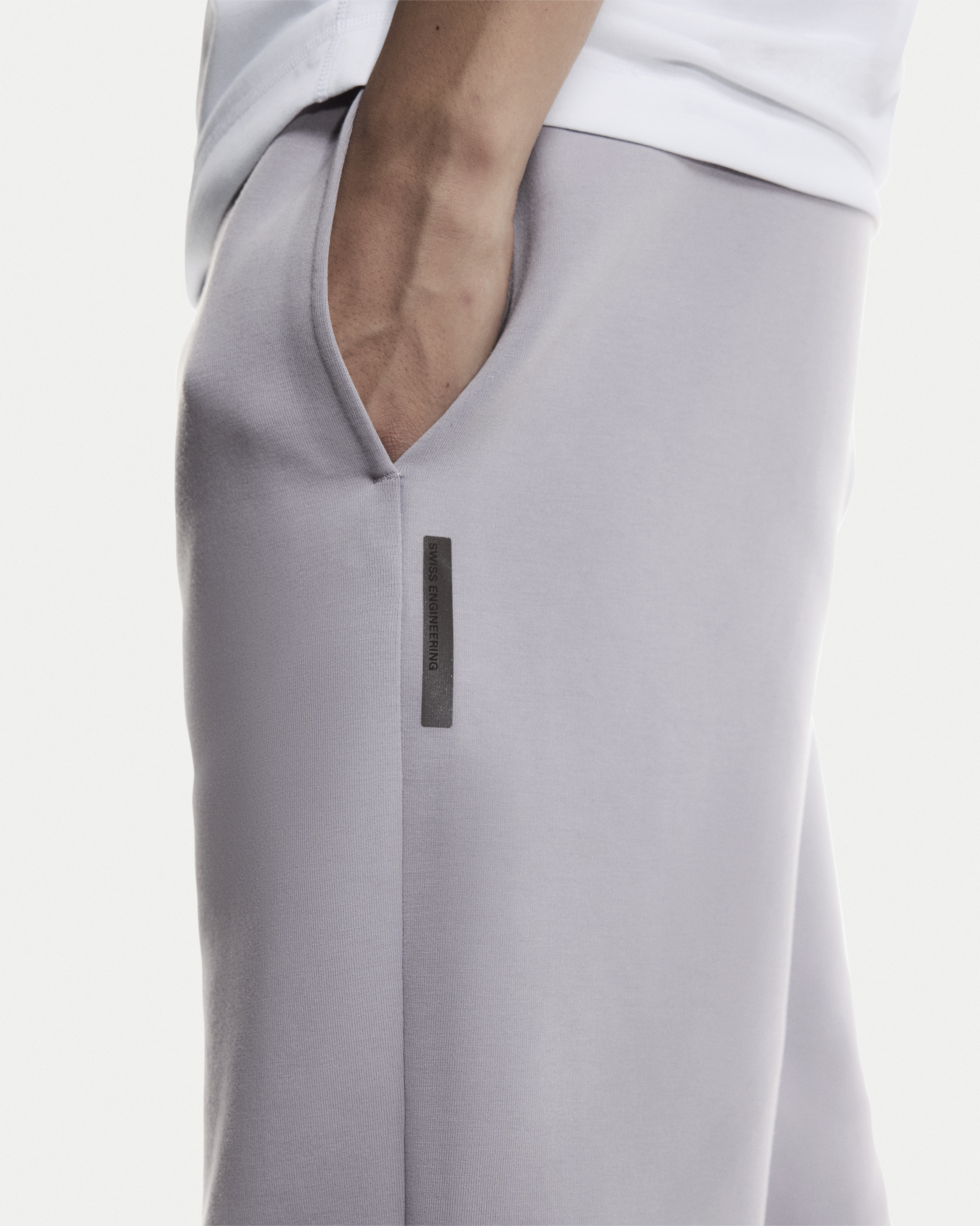 Men's Focus Tech Sweatpants | Grey | On Japan