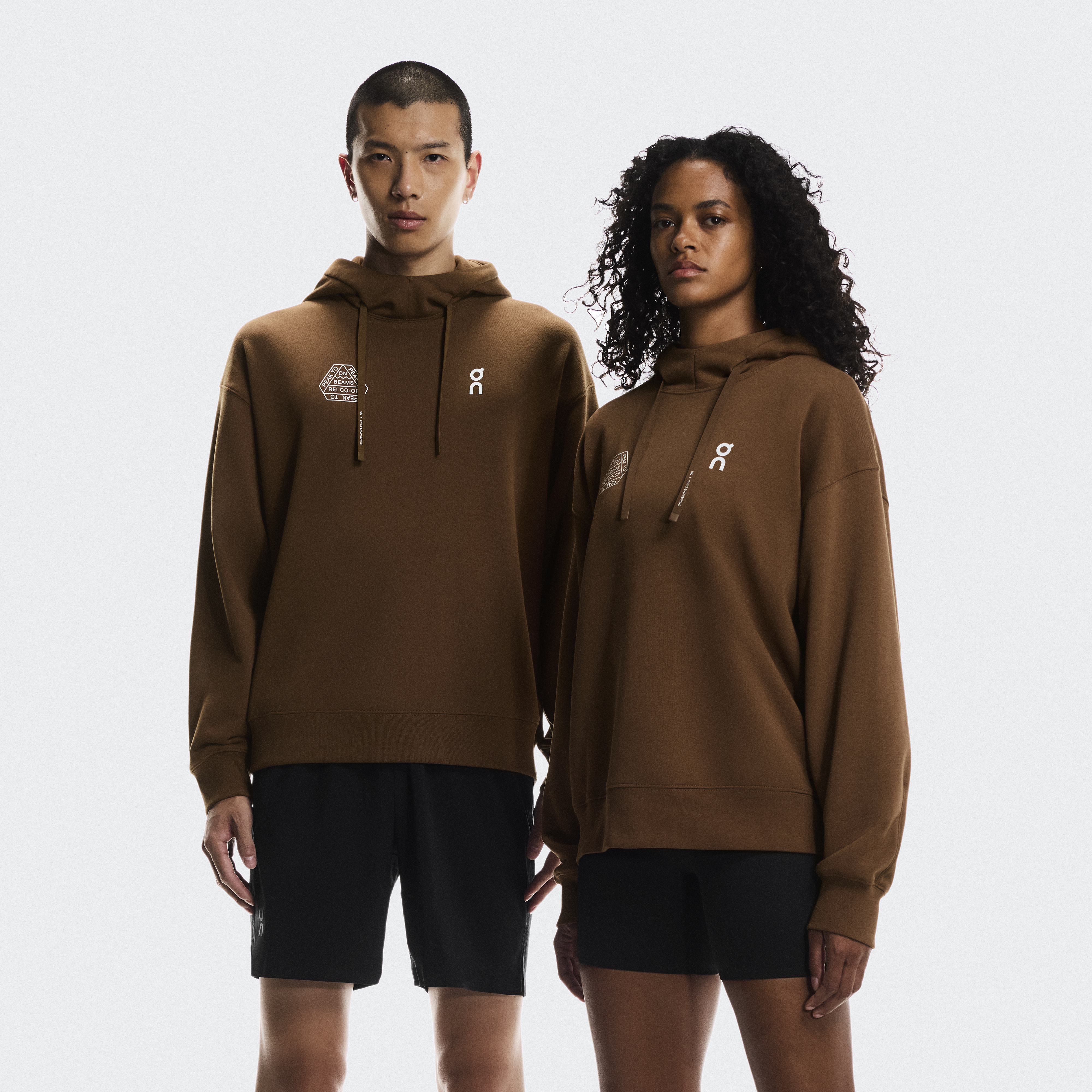 【On】Club Hoodie ブラック ウィメンズ Lサイズ ウィメンズ フーディー＆スウェット | On 日本