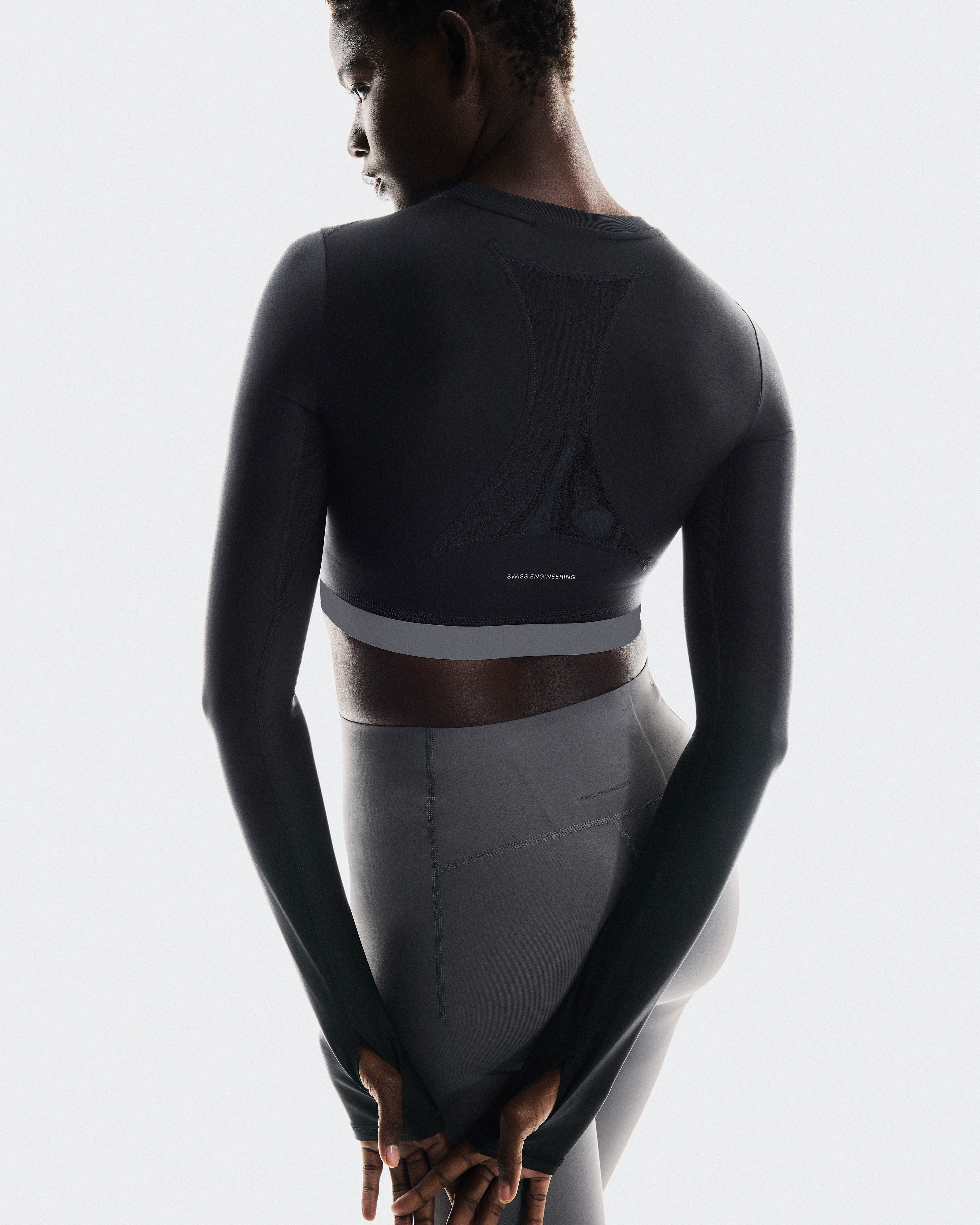 Train Long Sleeve Cropنحيف / Black / L