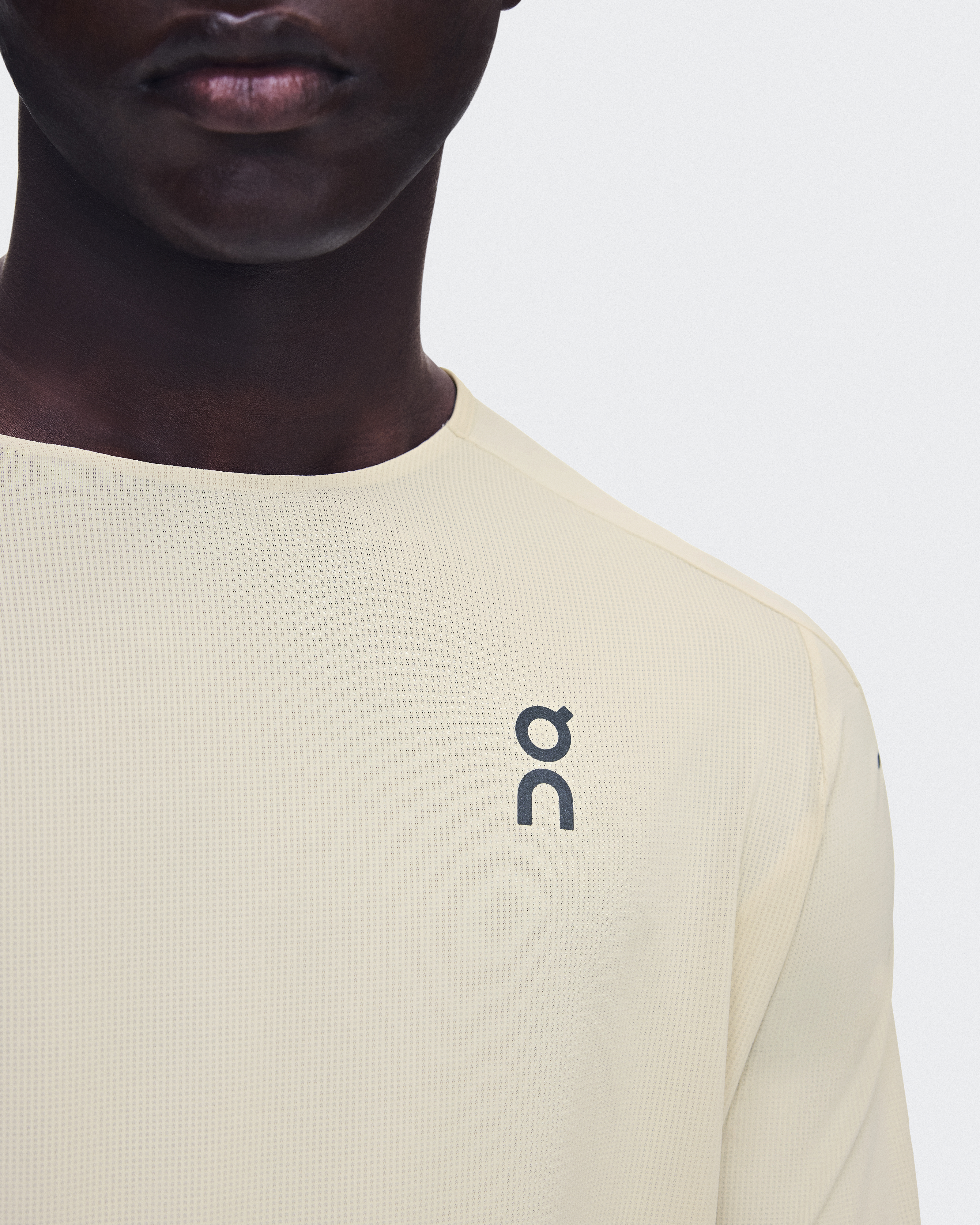 パフォーマンス ロングT｜超軽量で通気性抜群のメンズ長袖Tシャツ | On