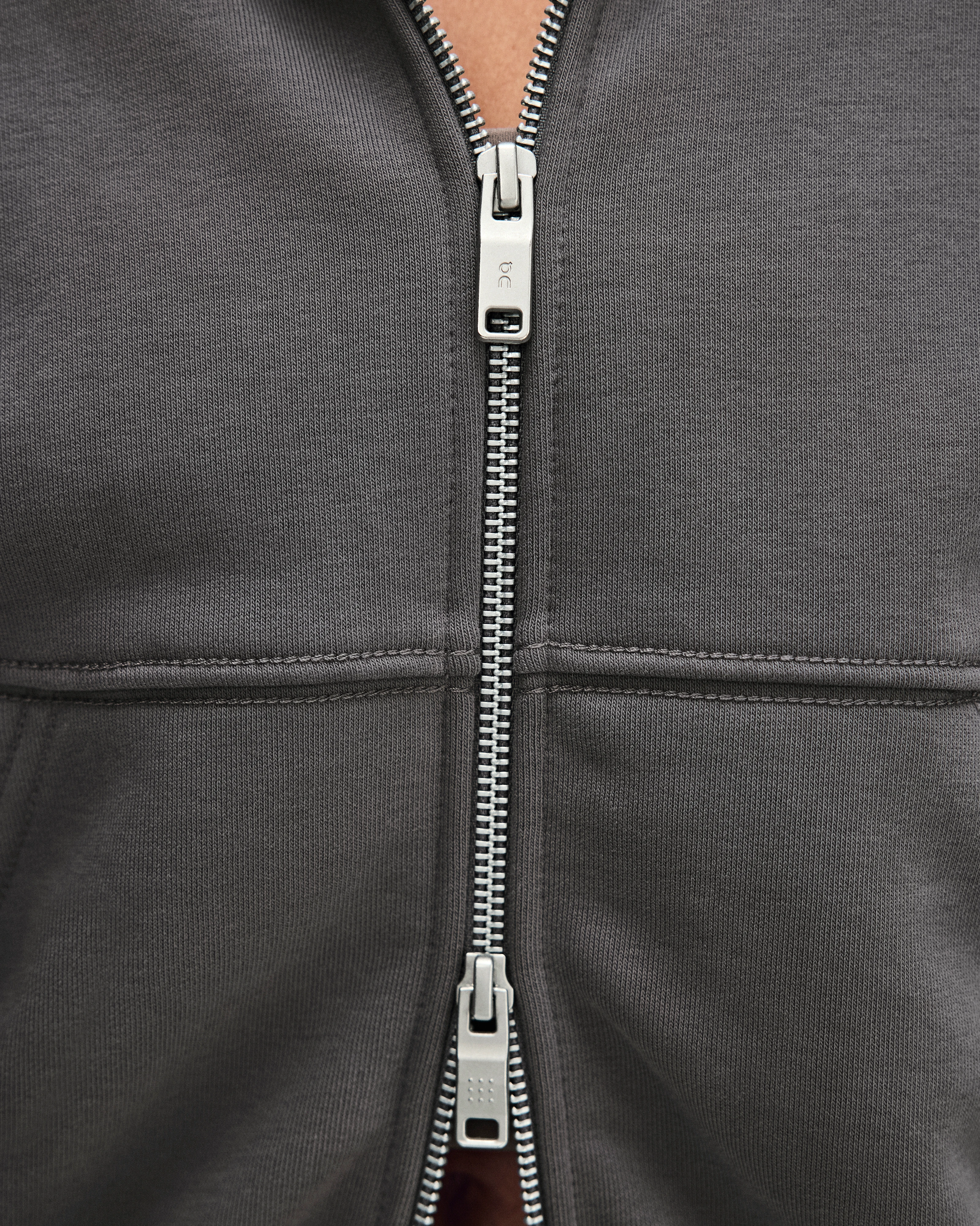 On Club Collective Full Zip Hoodie Ember Femme – Votre pièce casual réinventée Sweats à capuche et sweats