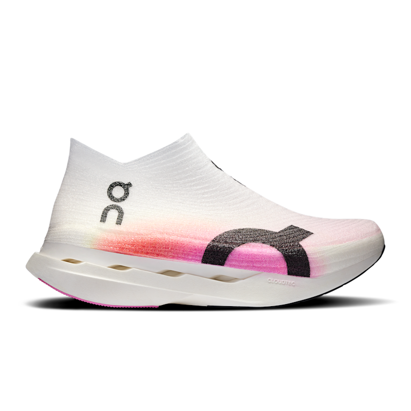 On Cloudboom Strike LS Laufschuh in White/Raspberry, Größe: 42.5