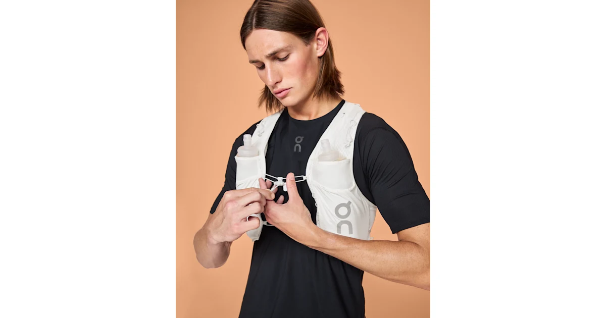 Ultra Vest 10L | Undyed & White | On United States Ultra Vest 10L | Undyed & White | On United States