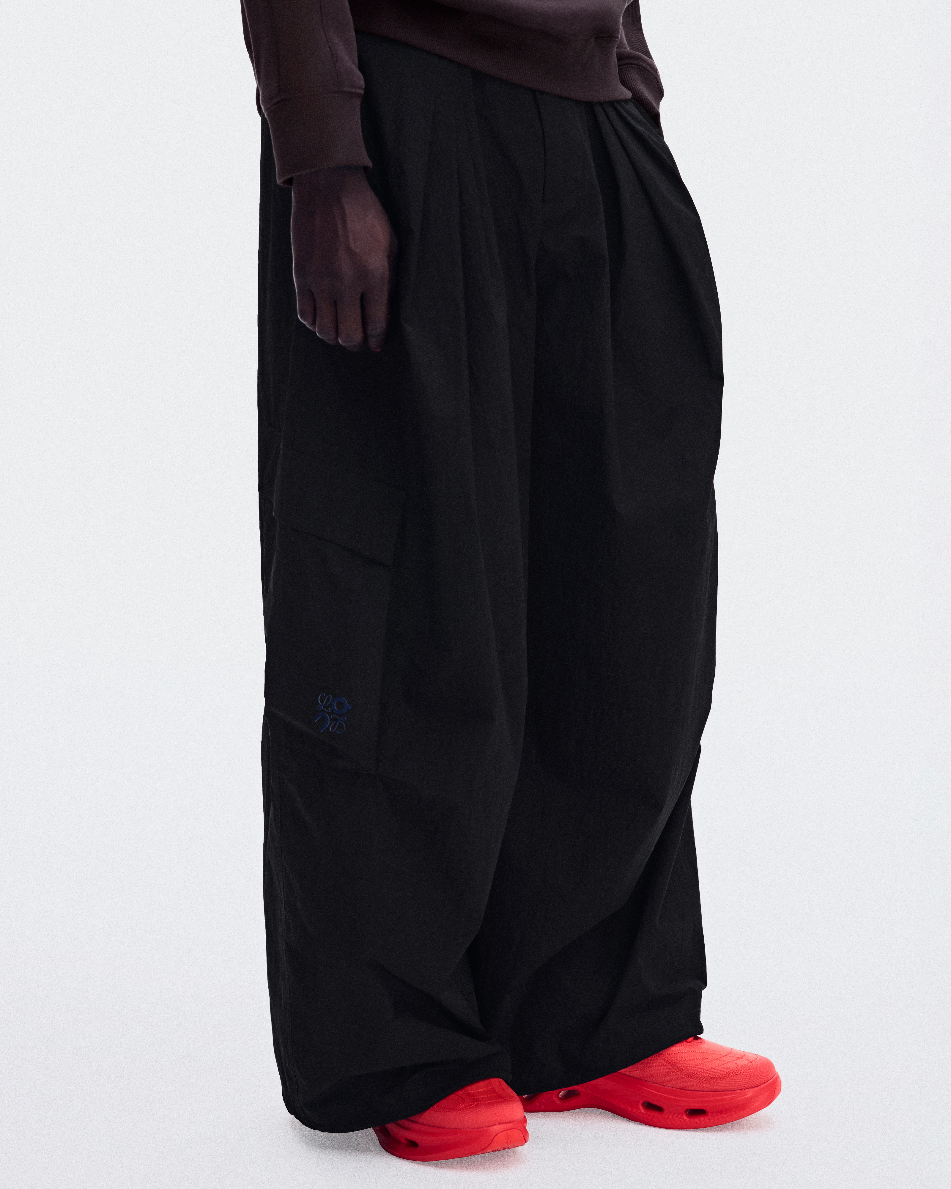 On Pleated Cargo Trousers LOEWE Black Men