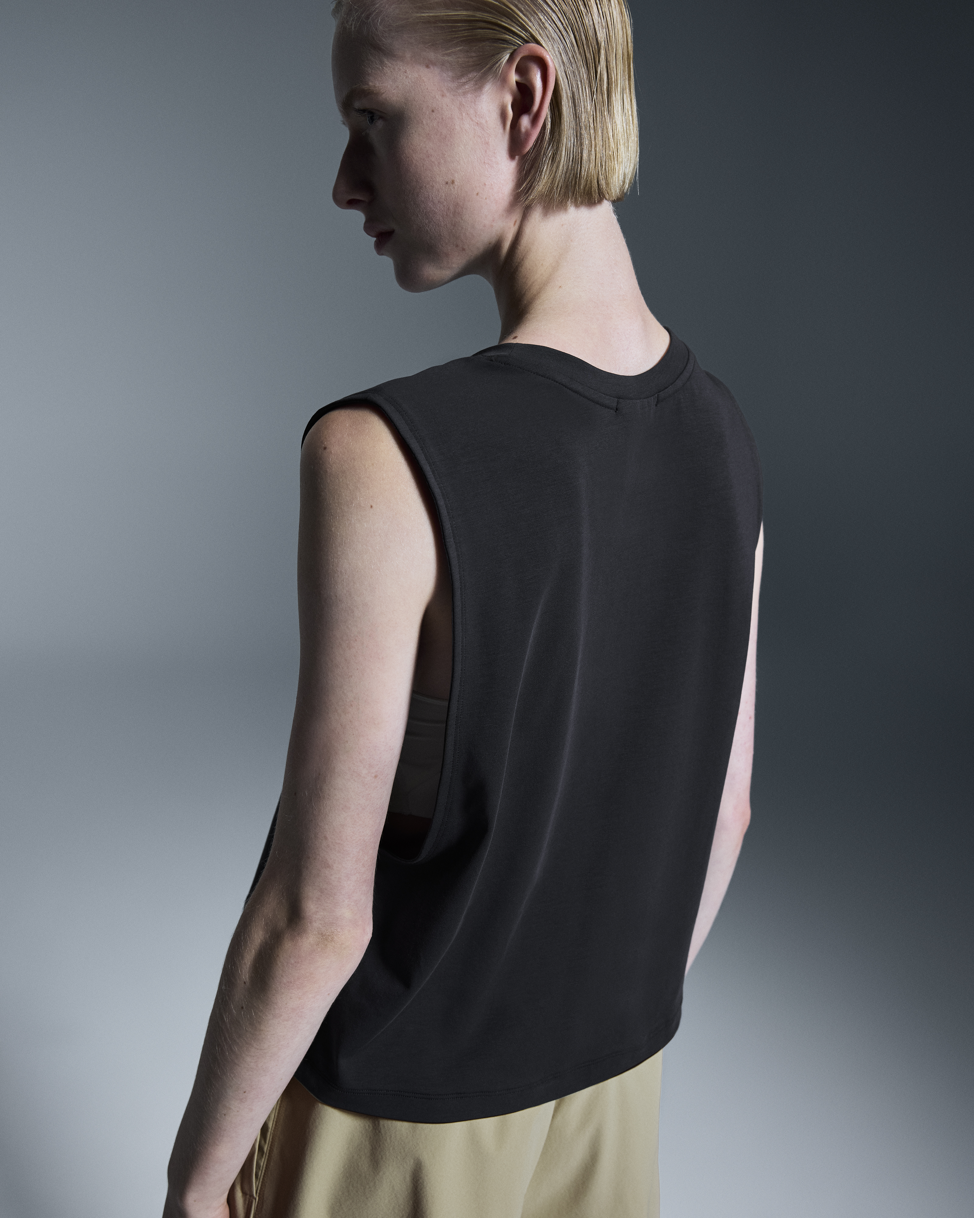 Women's Focus Crop | Black | On United States