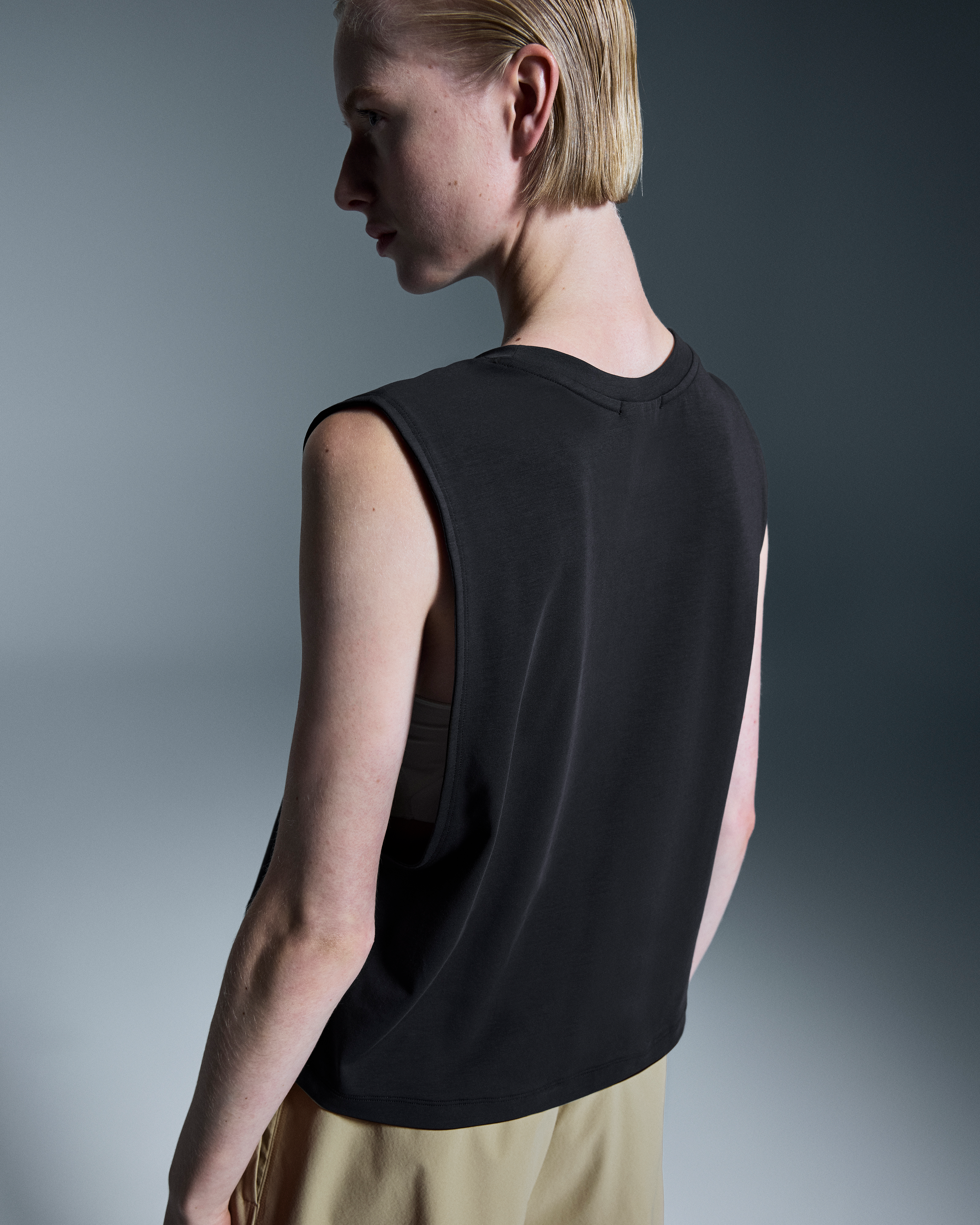 Focus Cropنحيف / Black / M