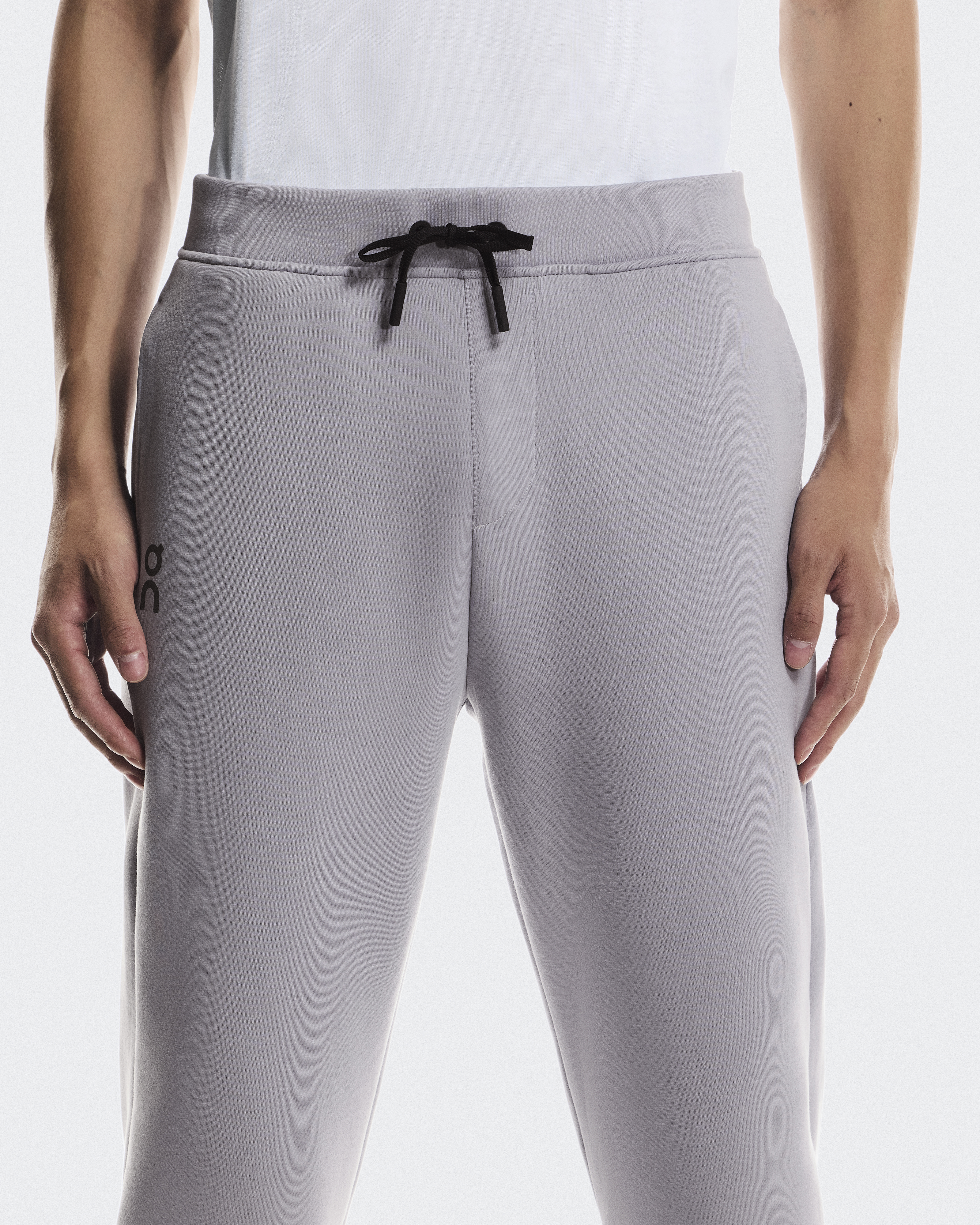 Men's Focus Tech Sweatpants | Grey | On Japan