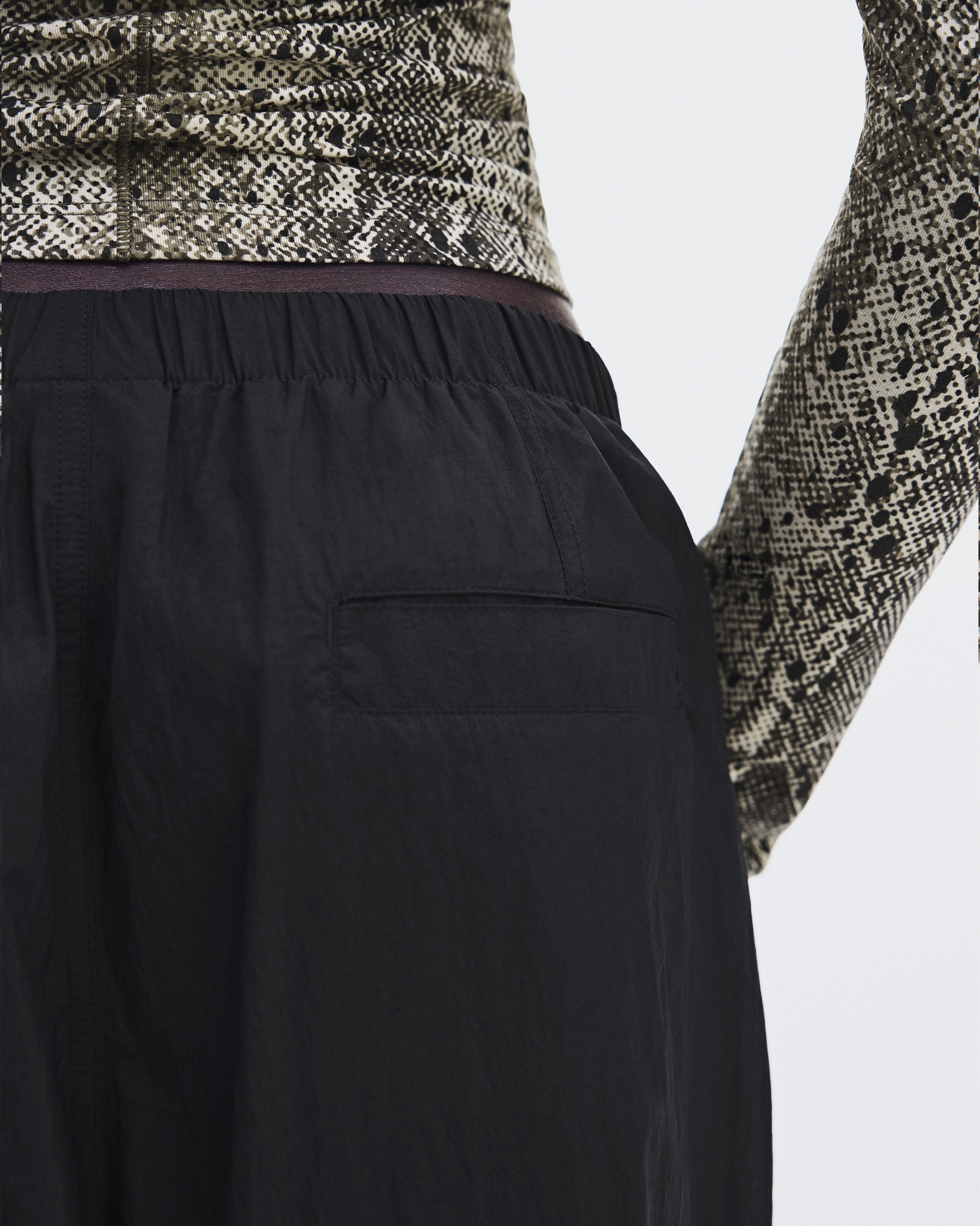 Women's Ruched Lightweight Pants | Black | On United States