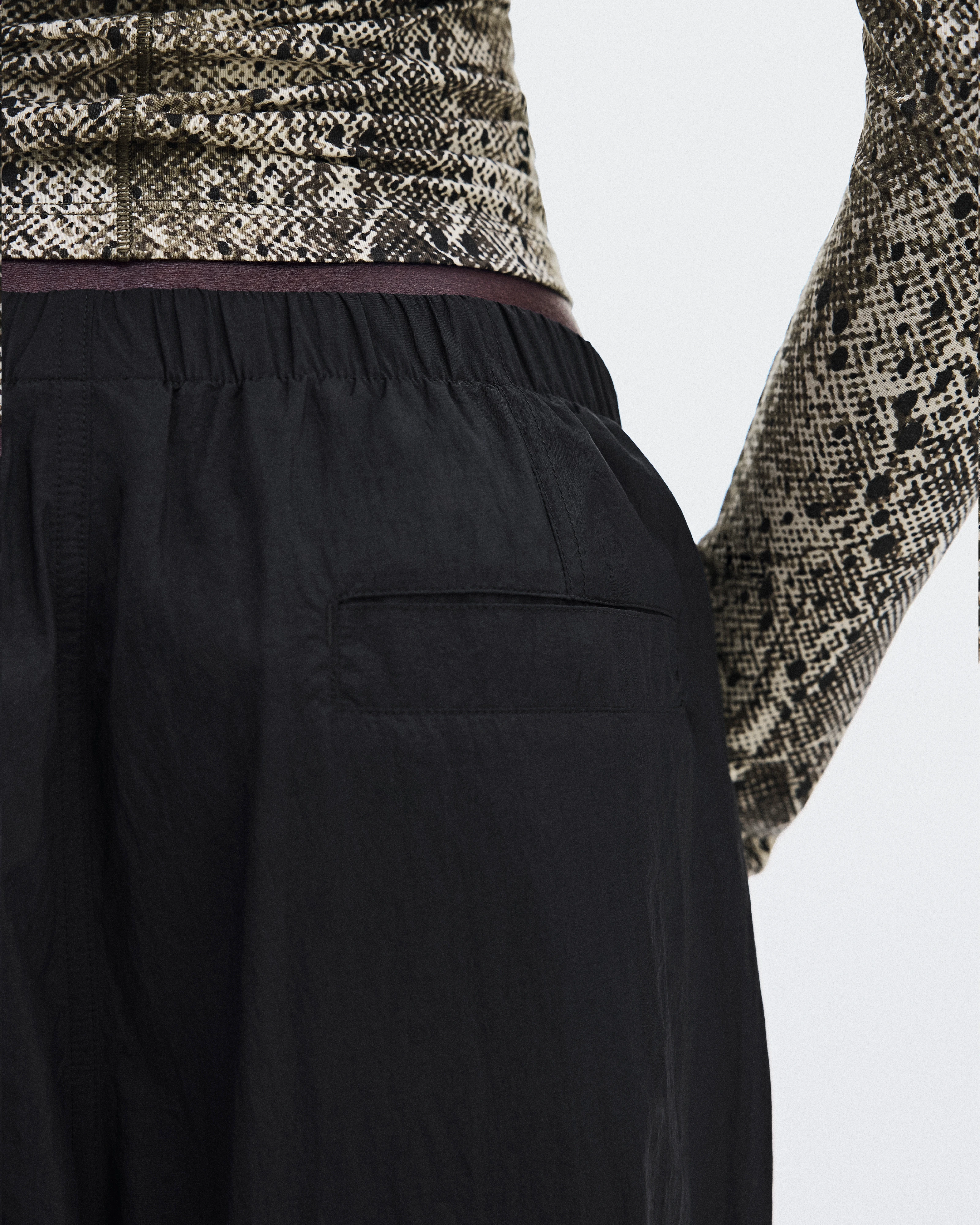 On Ruched Lightweight Pants Black 여성 팬츠
