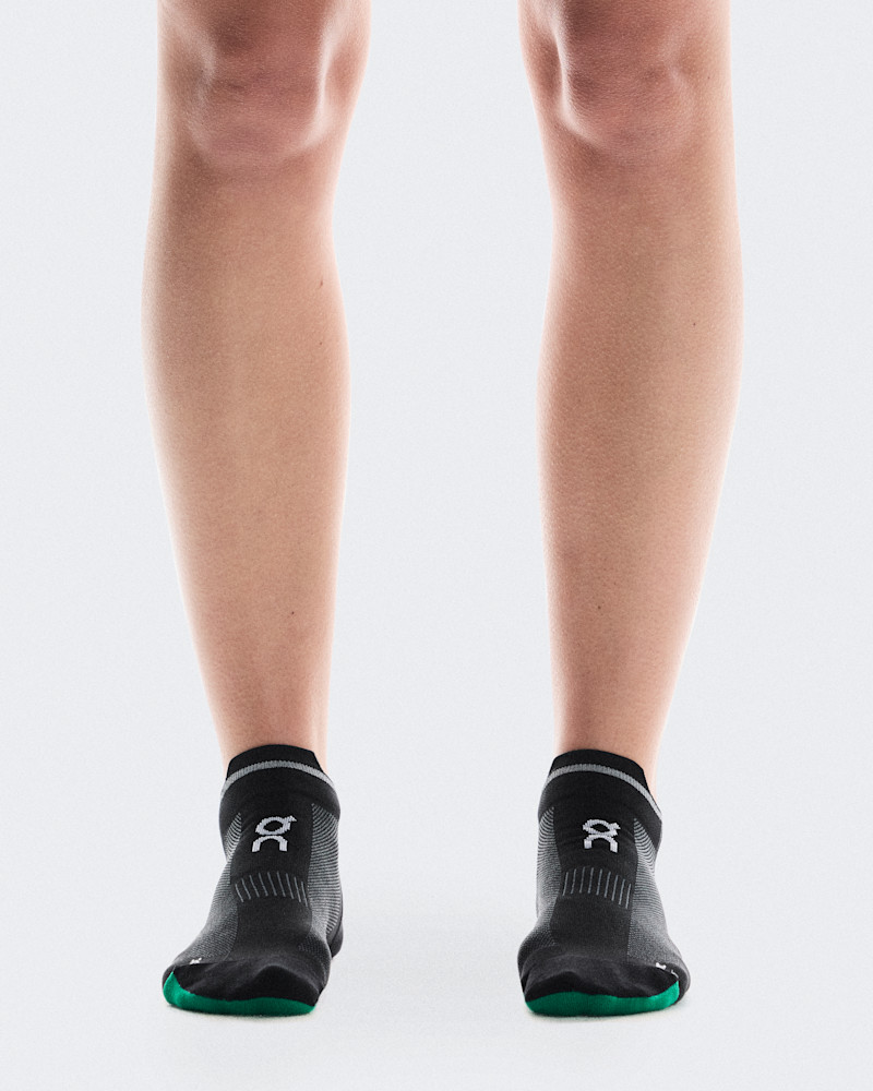 On Elite Run Sock Low in Black/Magnet, Size: W 9.5-11, M 8-9.5, Polyamide Polyester
