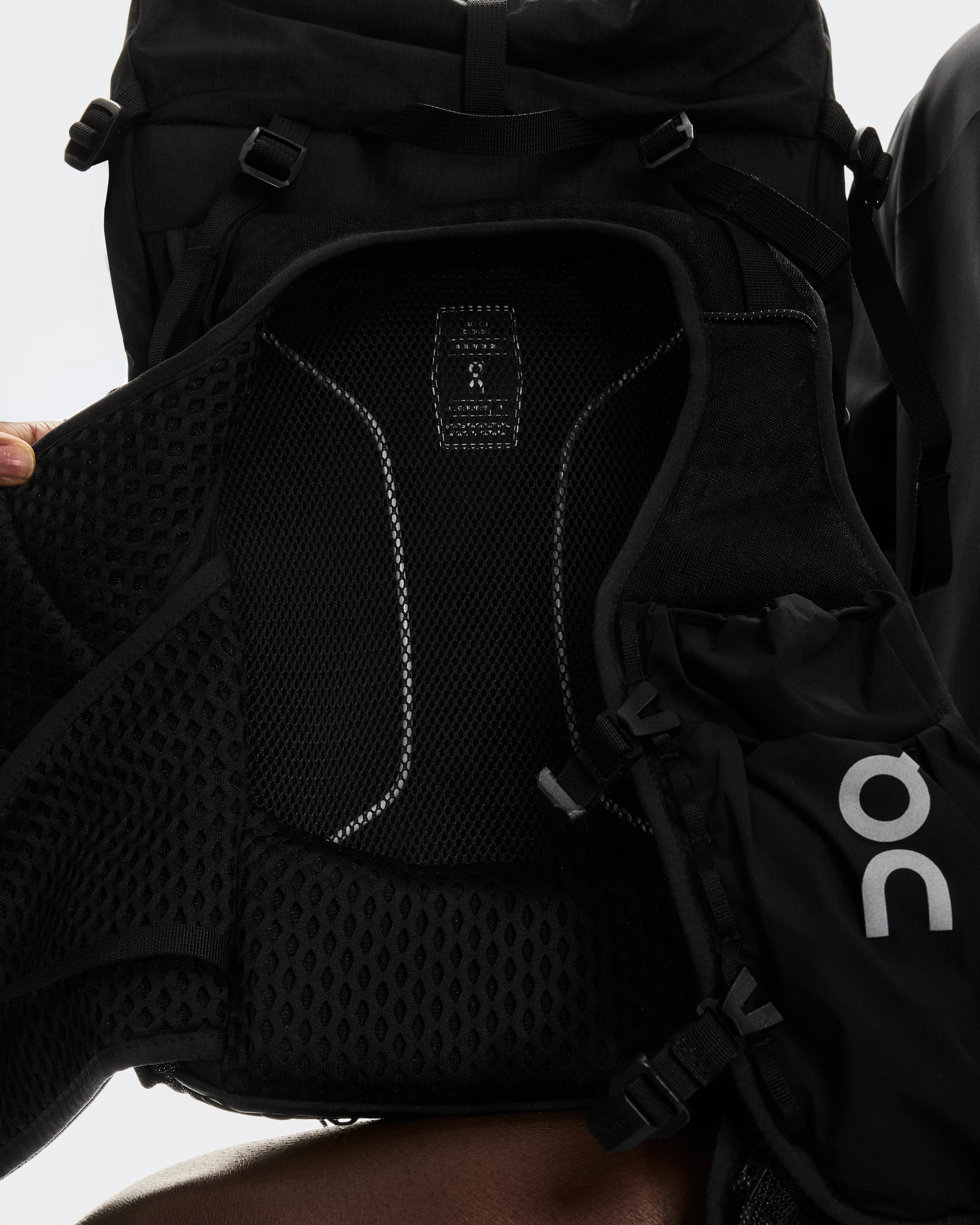 On Trail Pack 20L Black Unisex Bags