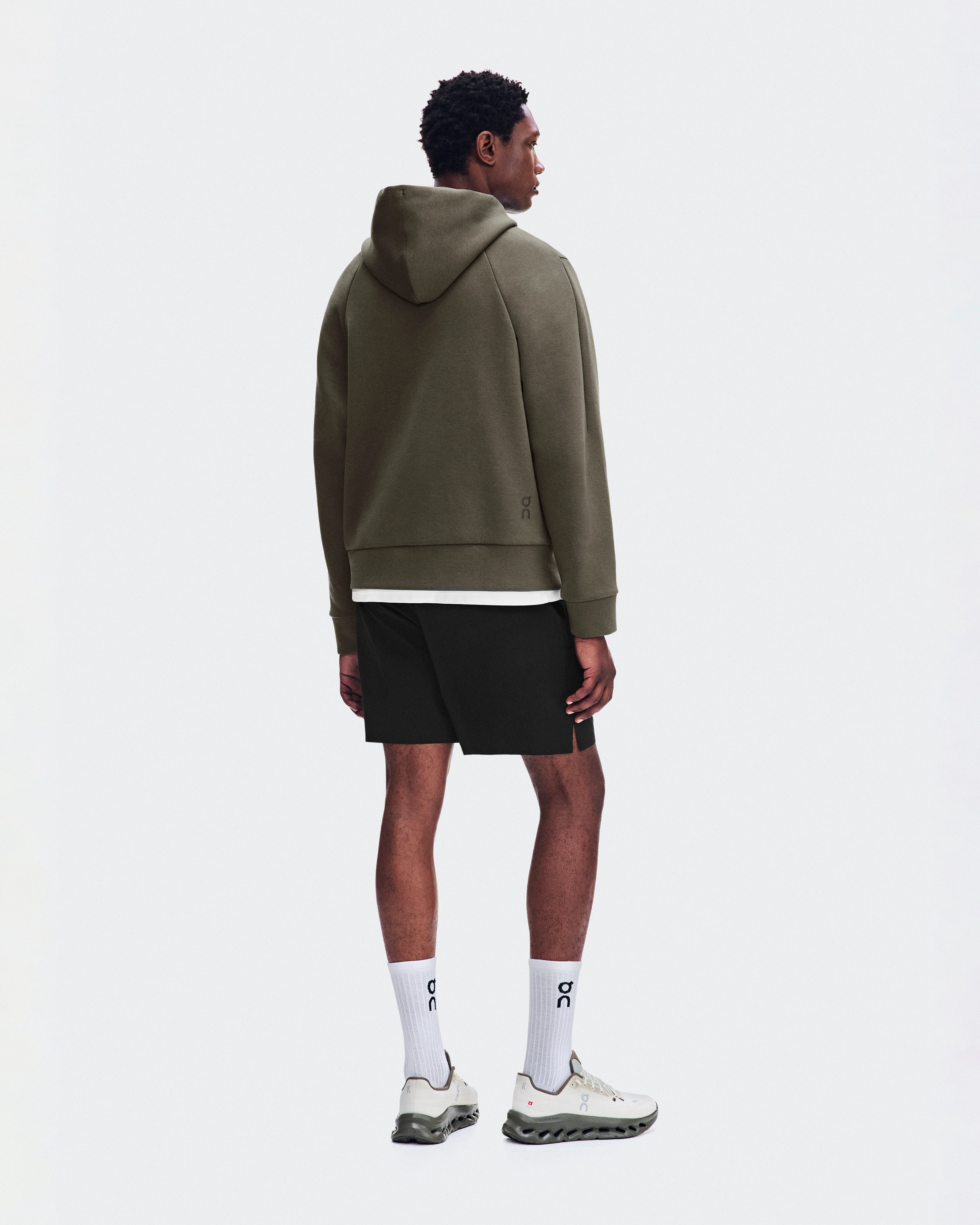 On Focus Tech Zip Hoodie Bark メンズ – オールデイ　トラベル　トレーニング フーディ＆スウェットシャツ