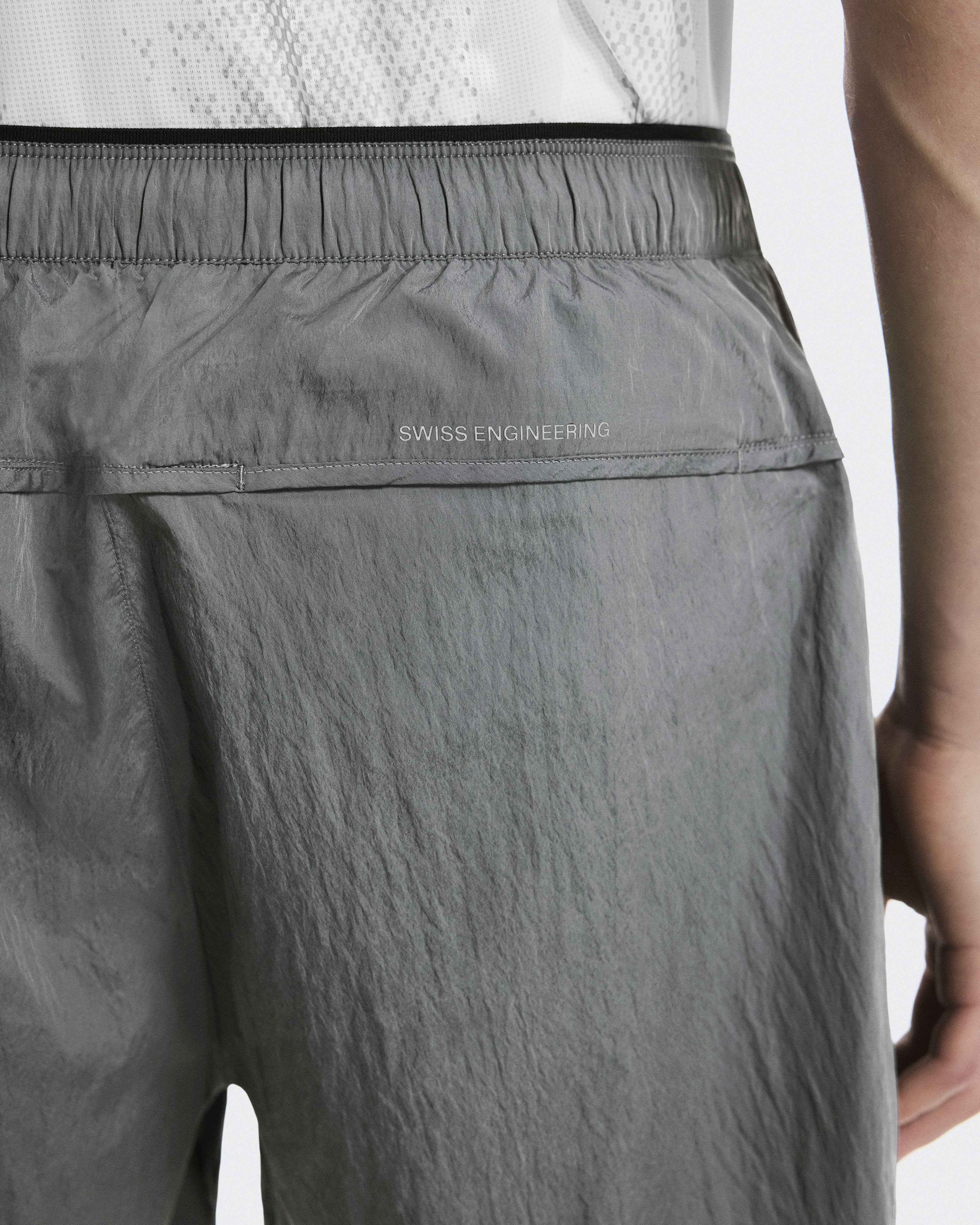 メンズ Performance Volt Shorts | グレー | On 日本