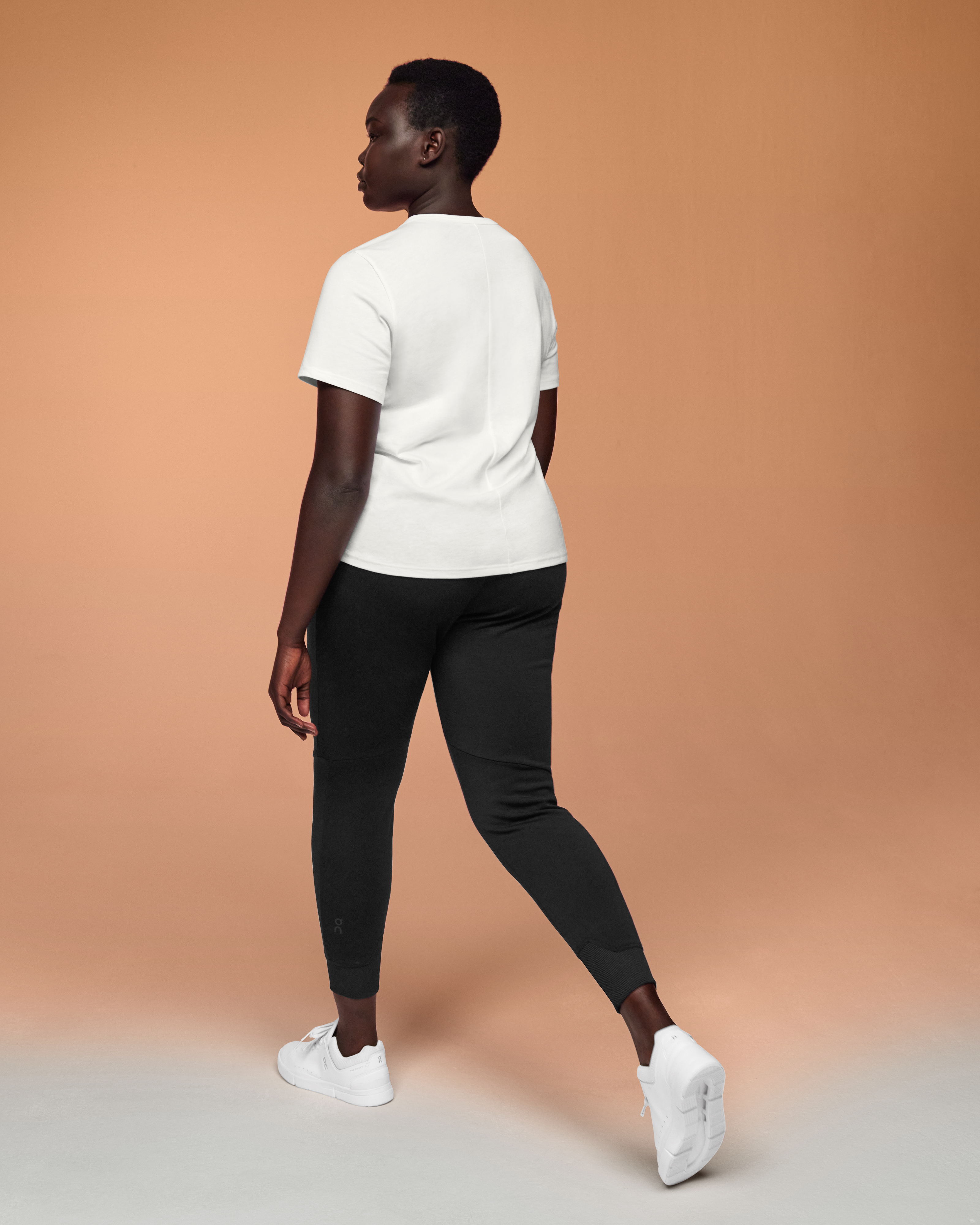 On On-T White Femme Hauts et t-shirts