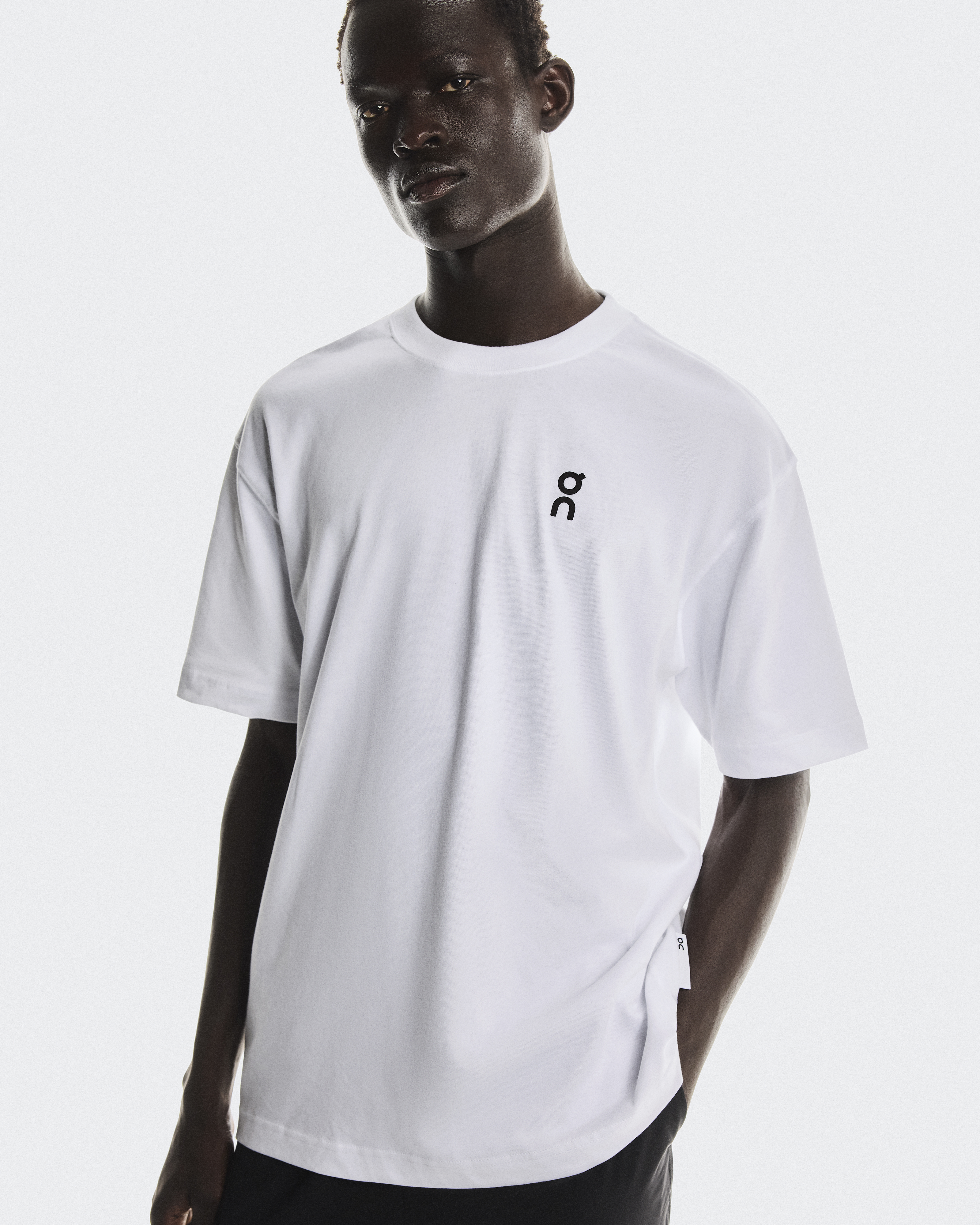 新品 On Running Club T 半袖Tシャツ オン ホワイト Ｓ 新品 On Running Club T 半袖Tシャツ オン ホワイト S メンズ