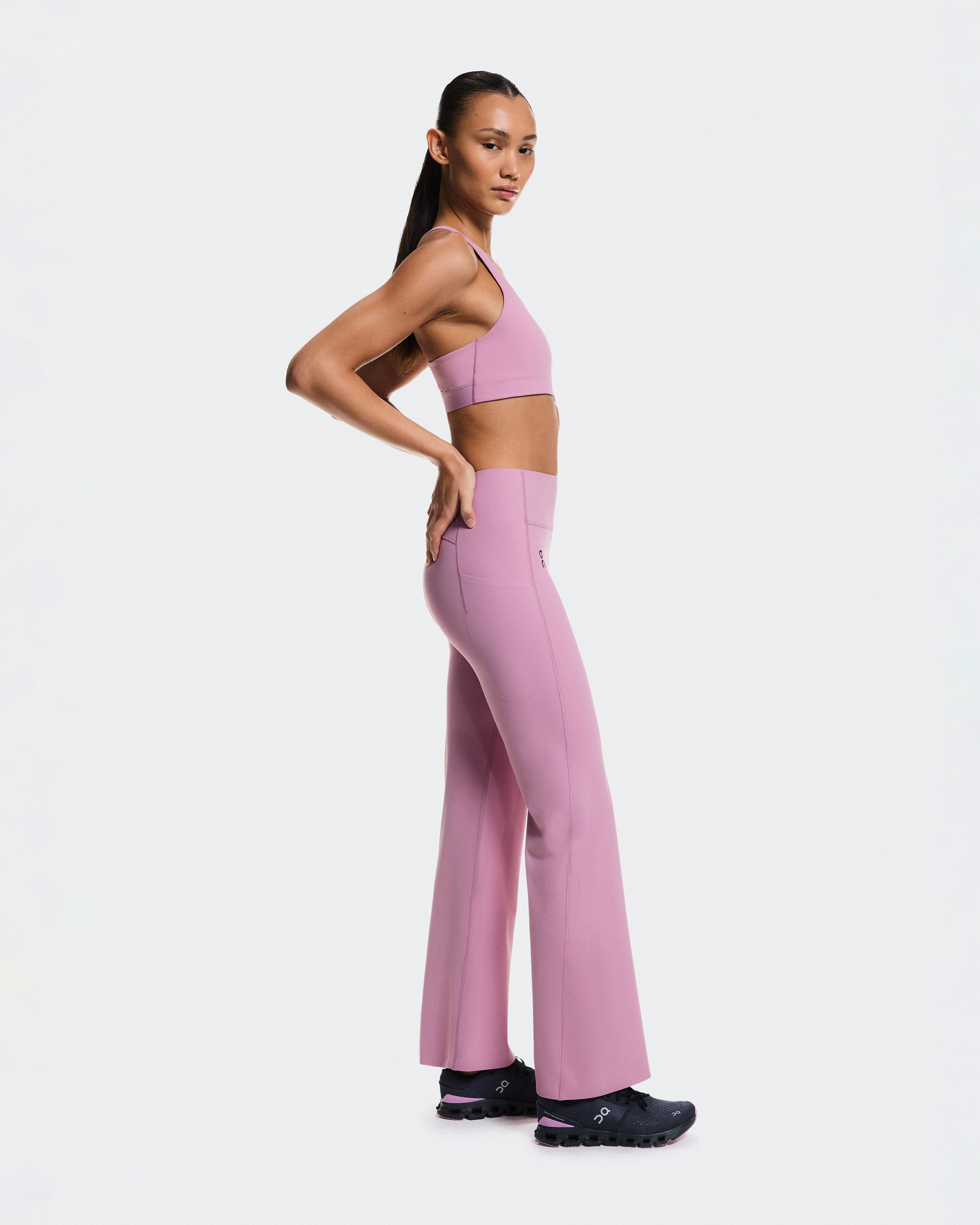 On Studio Flared Tights 30" Sakura Mujer Mallas y leggins