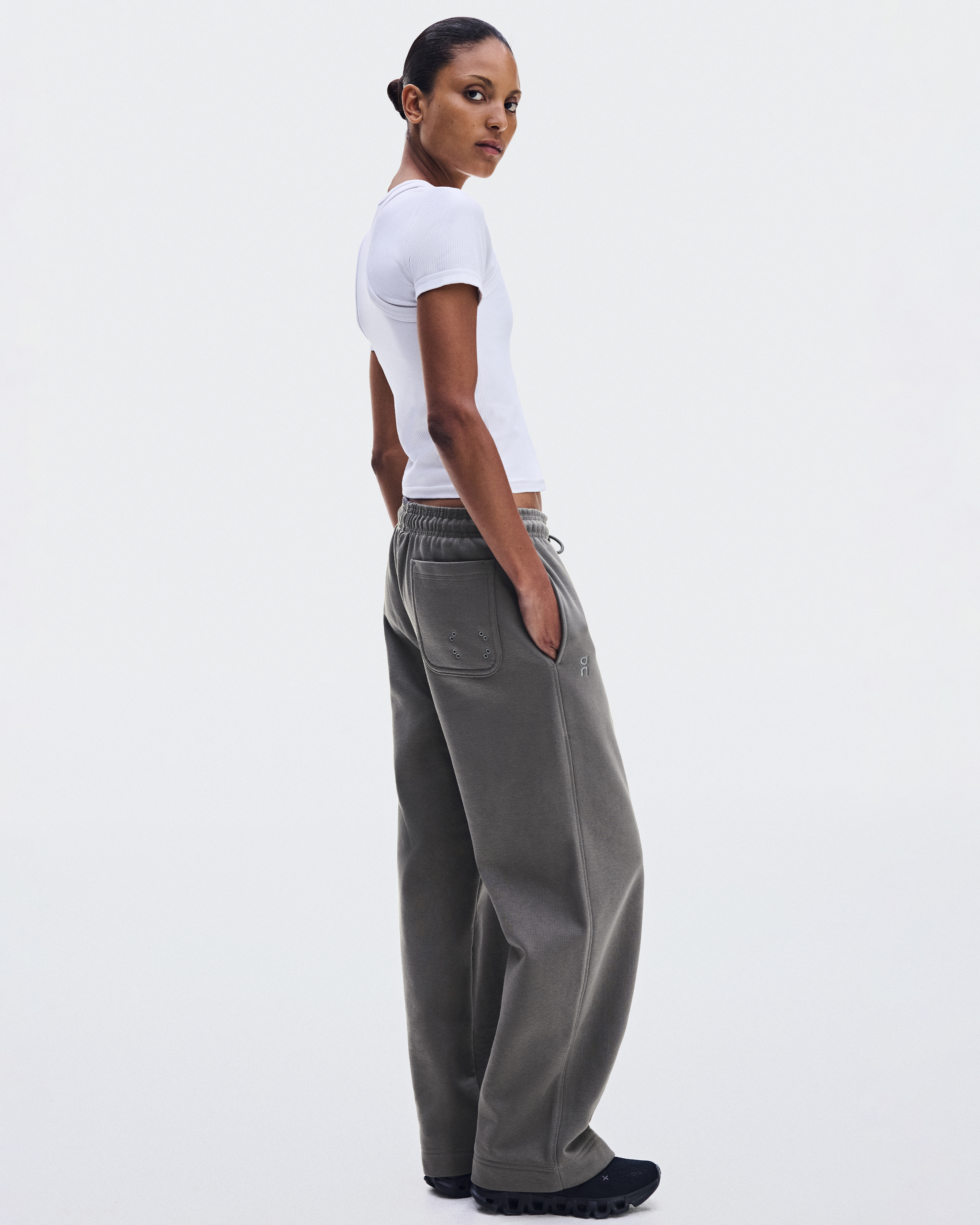 ウィメンズ Club Collective Pants | グレー | On 日本