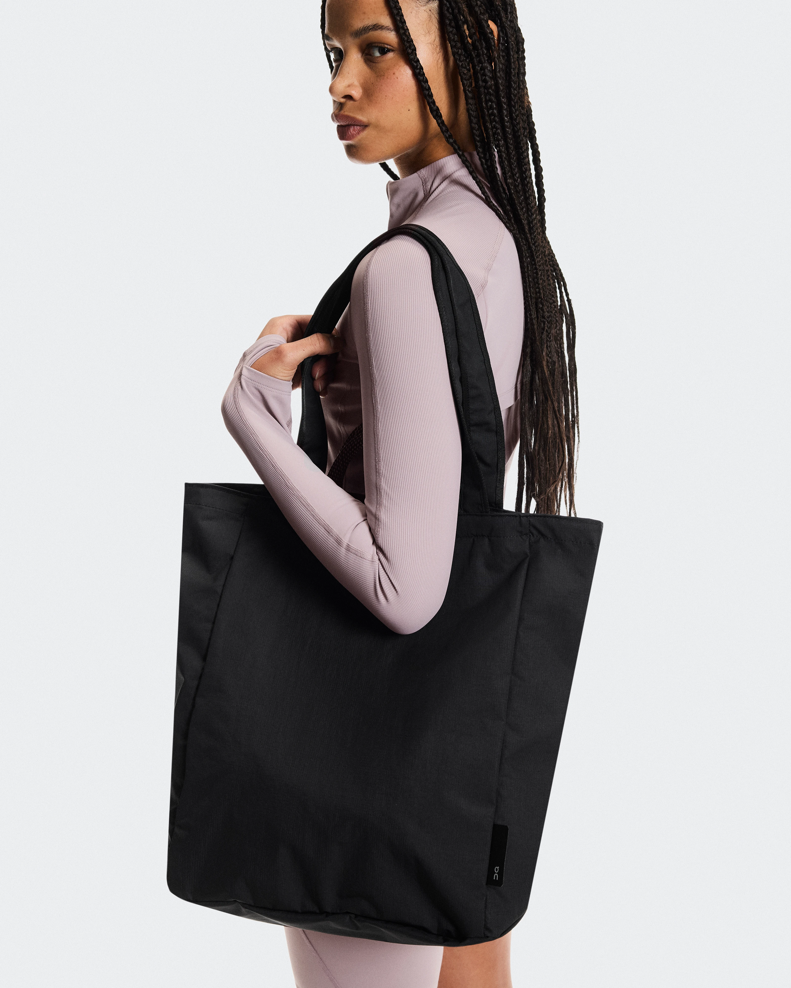 On Tote Pack 25L Black オールジェンダー バッグ