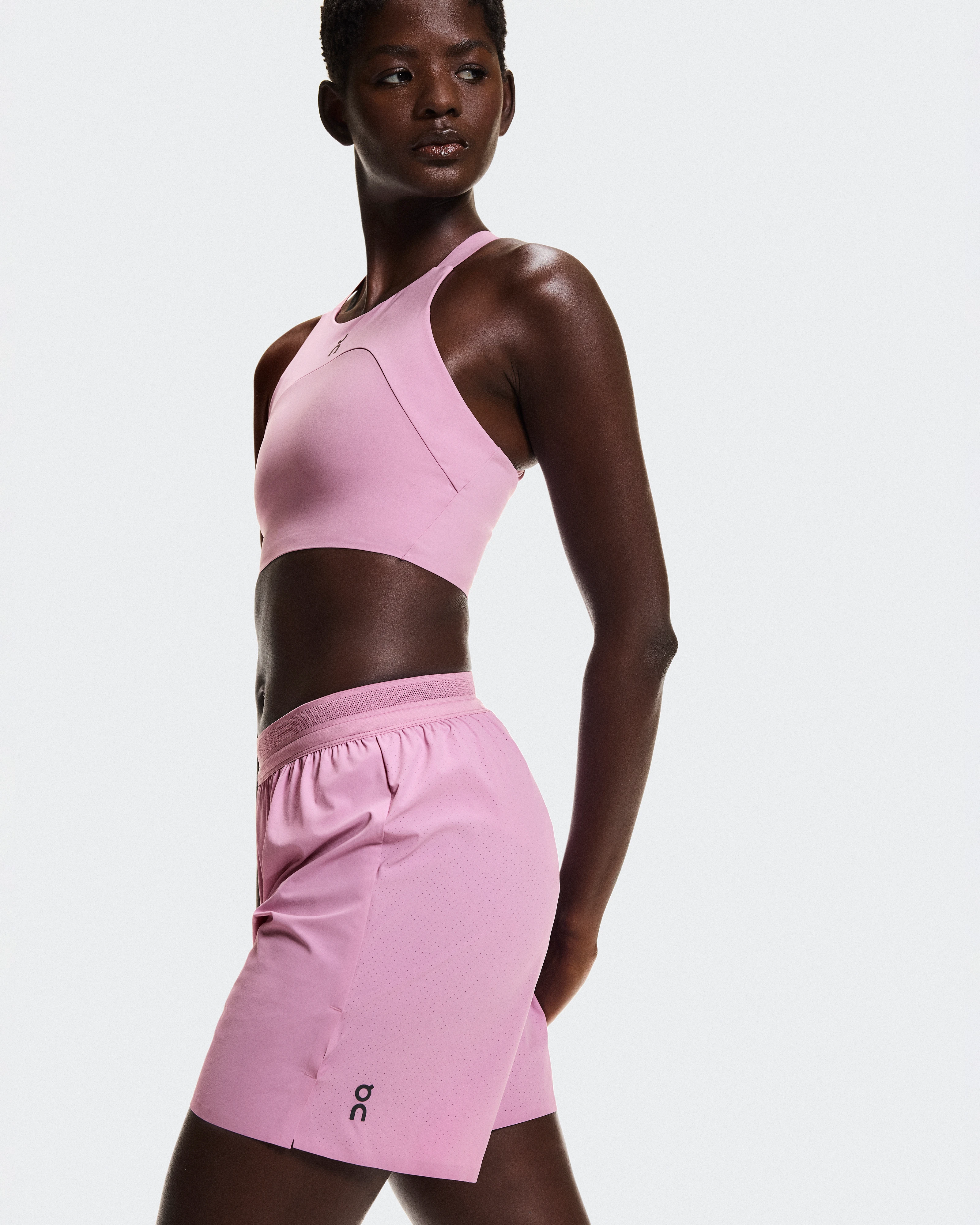 On 5" Performance Shorts Sakura Women Shorts