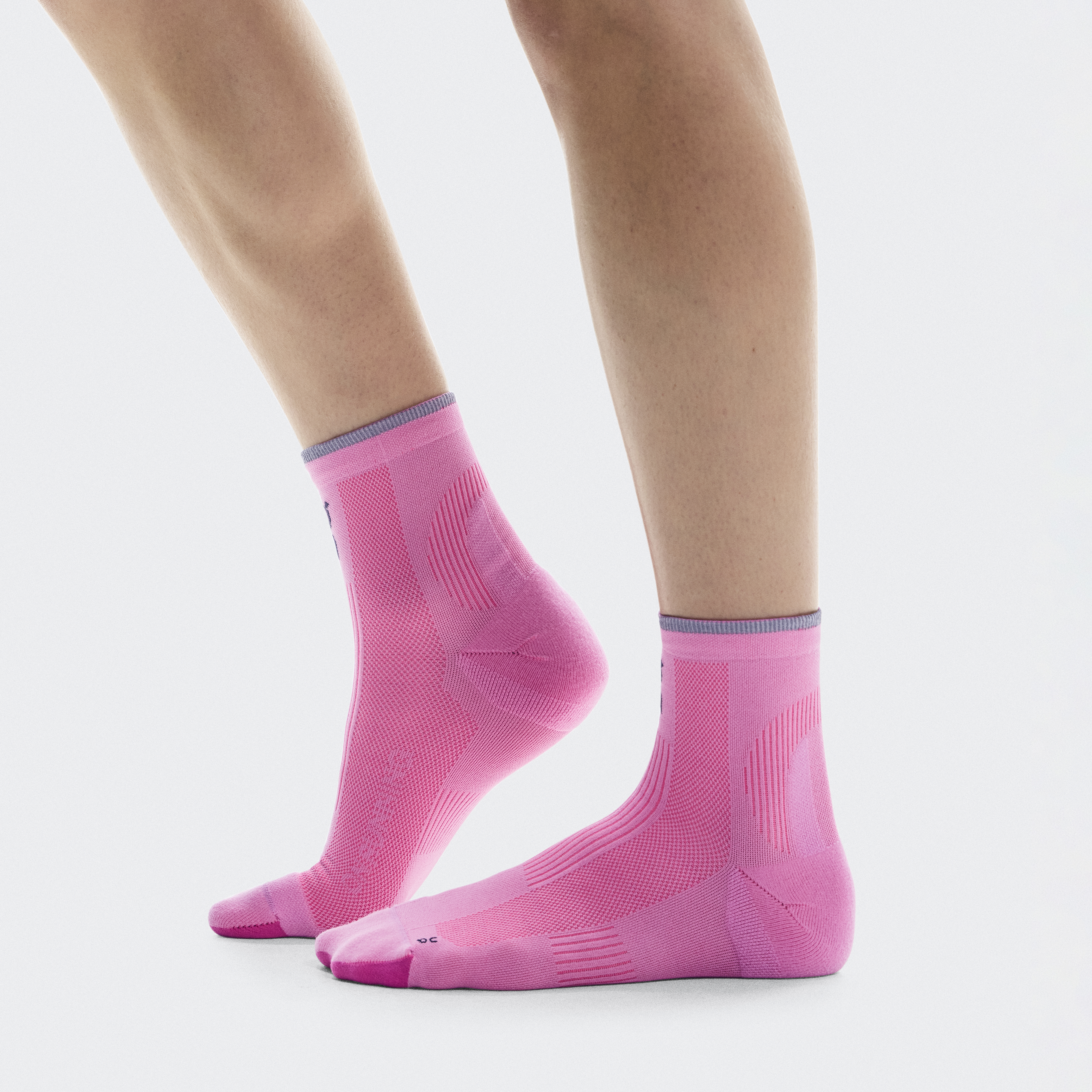 Elite Run Sock Mid in Raspberry/Pink