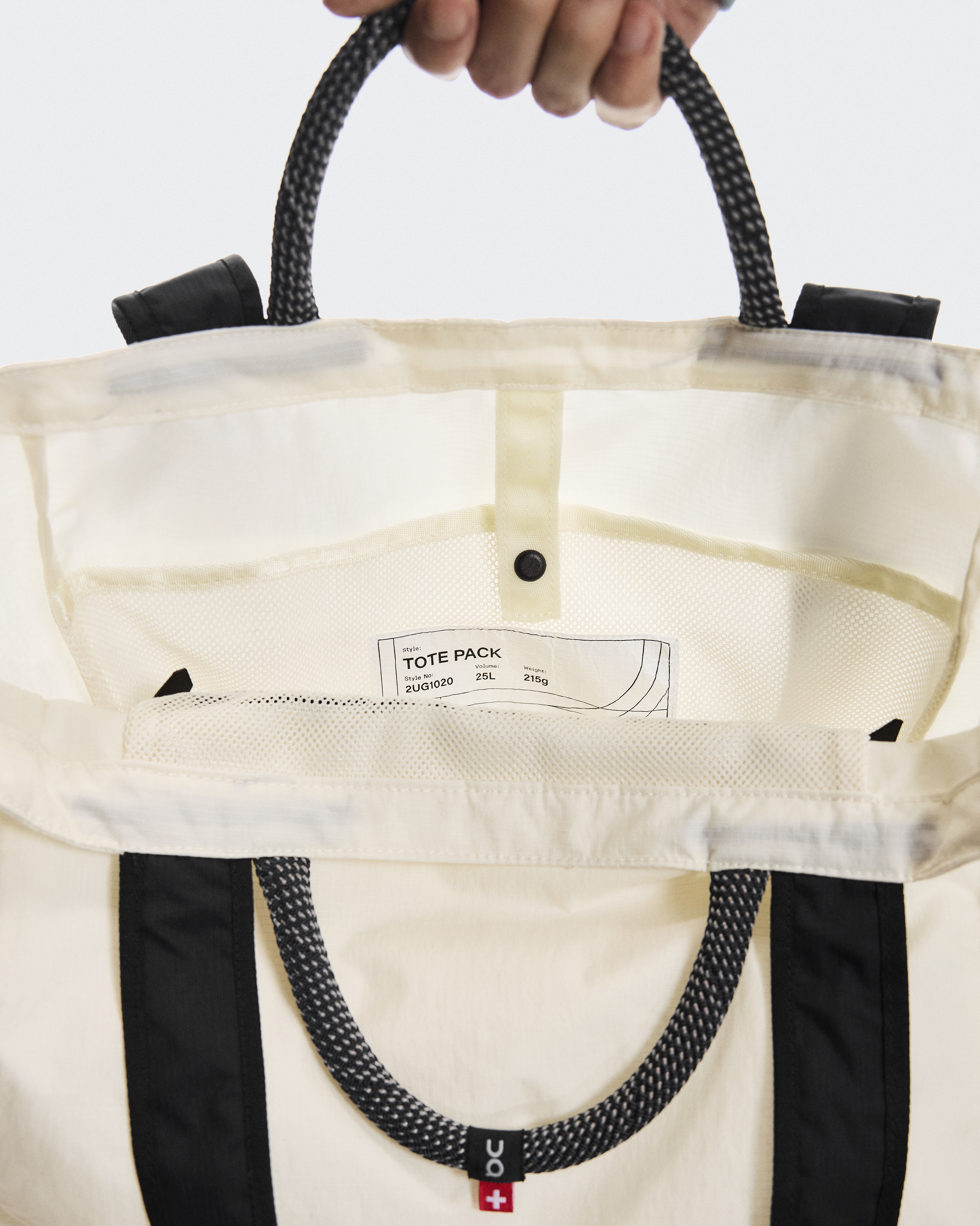 Tote Pack 25L | Beige & Black | On Canada