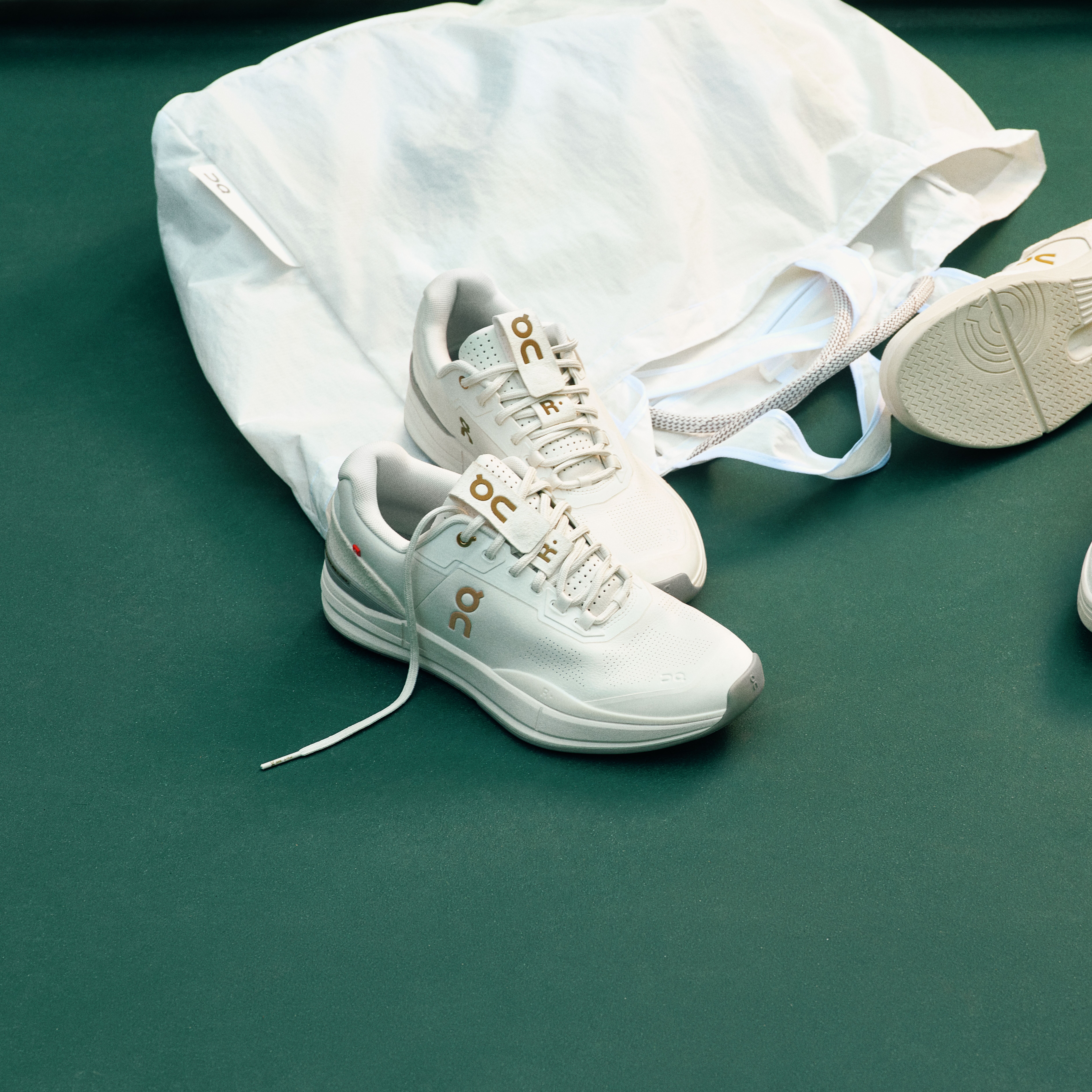 テニスコレクション | テニスシューズ、アパレル、アクセサリー | On 日本