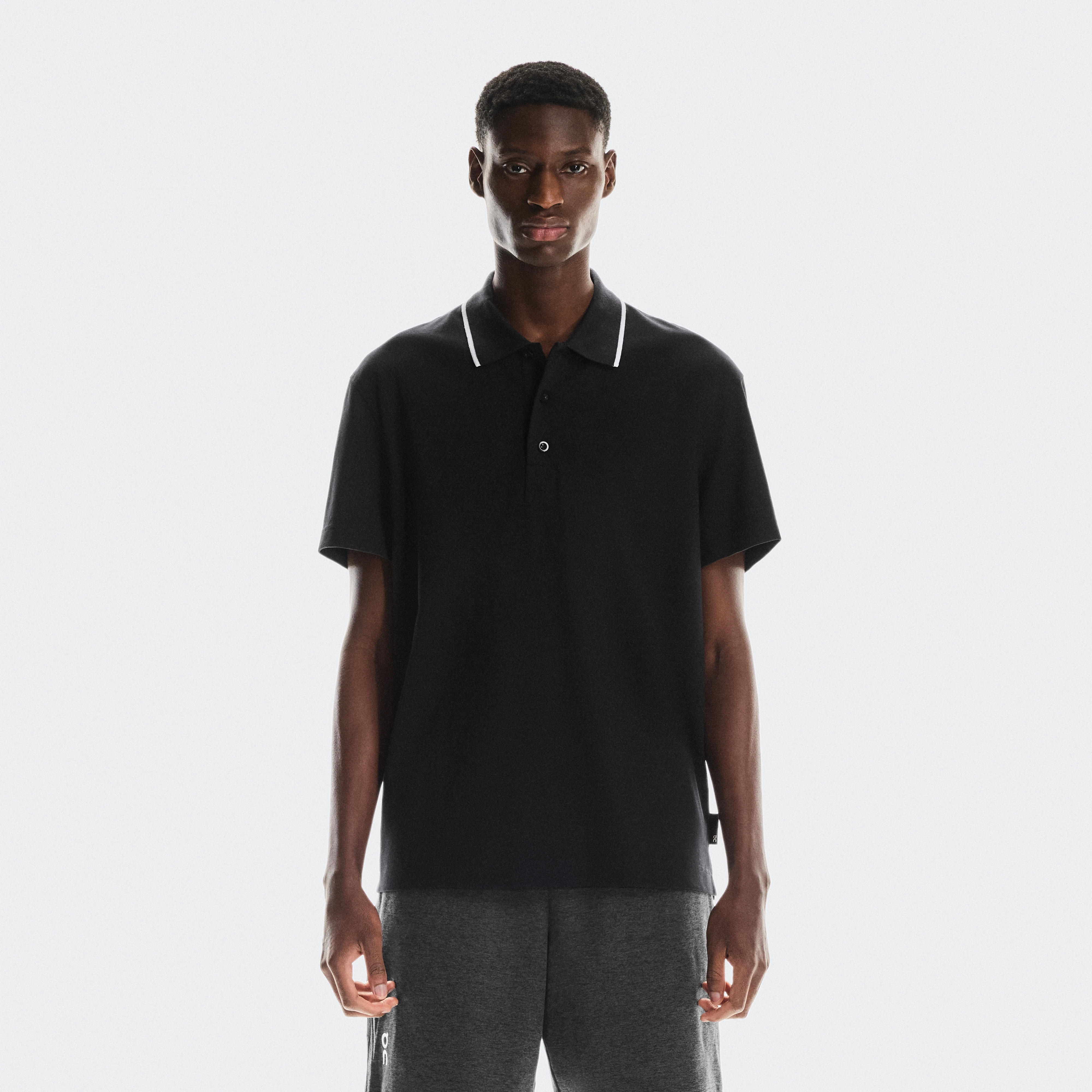 On Courtside Polo Black Men Men – Tennis lifestyle, courtside, all-day comfort Tops and t-shirts