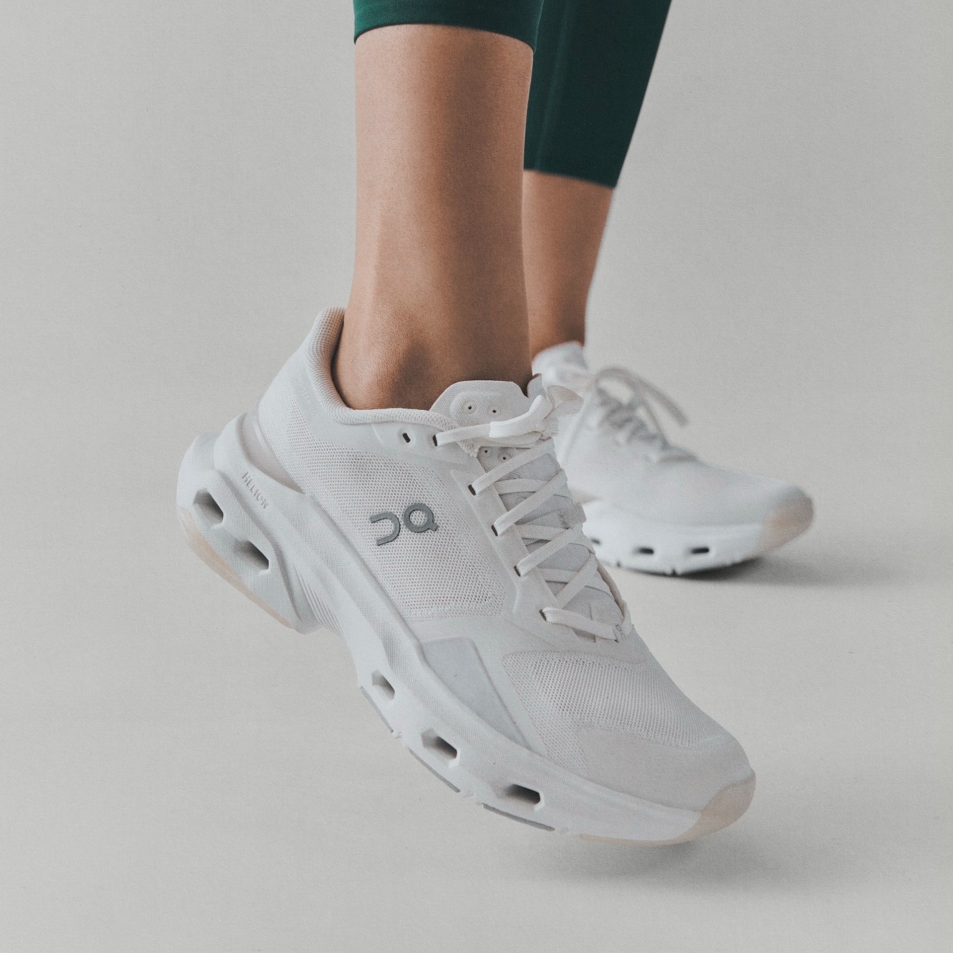 ジム シューズ | 軽量＆汎用性に優れた On トレーニングシューズ | On 日本