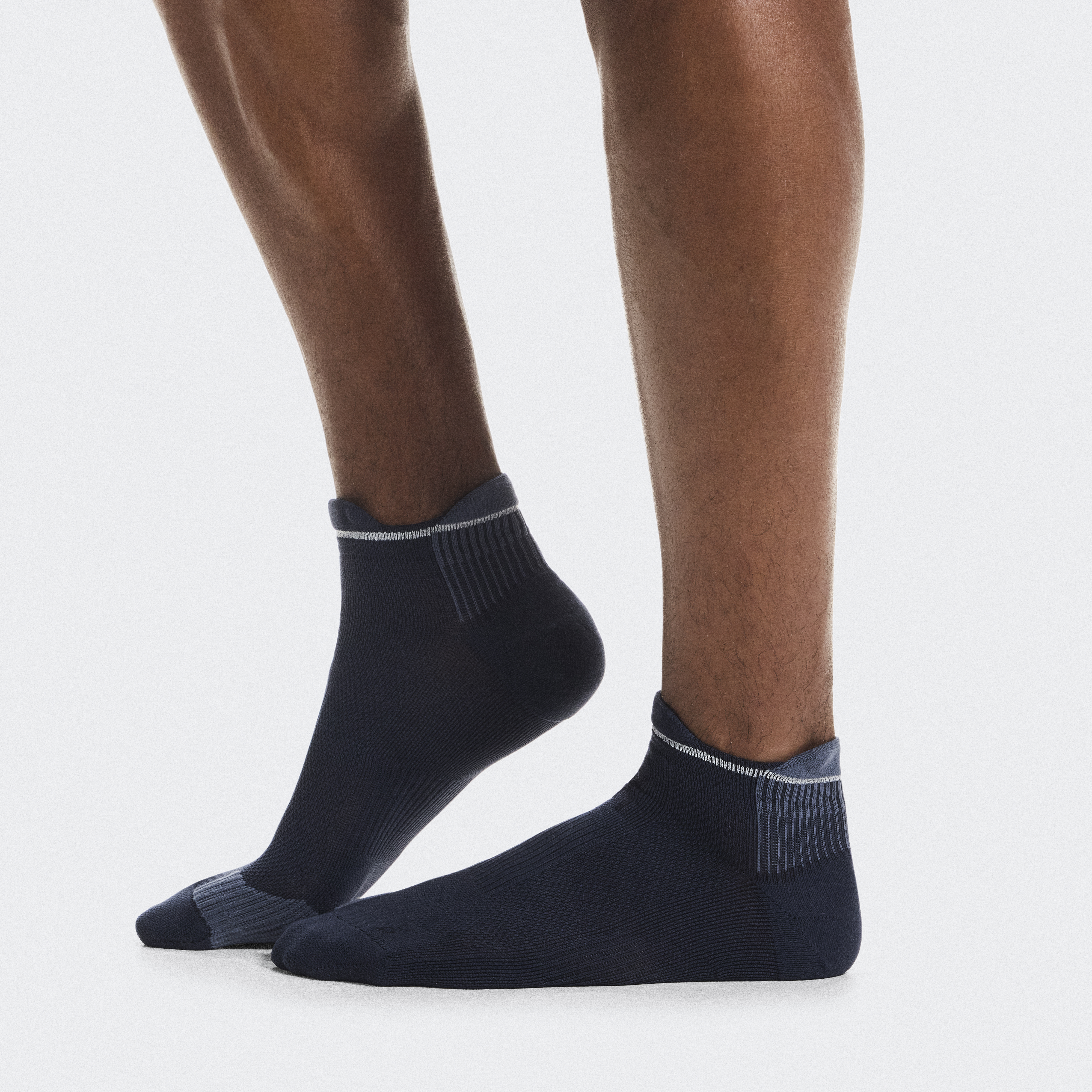 Performance Run Sock Low in Navy/Navy