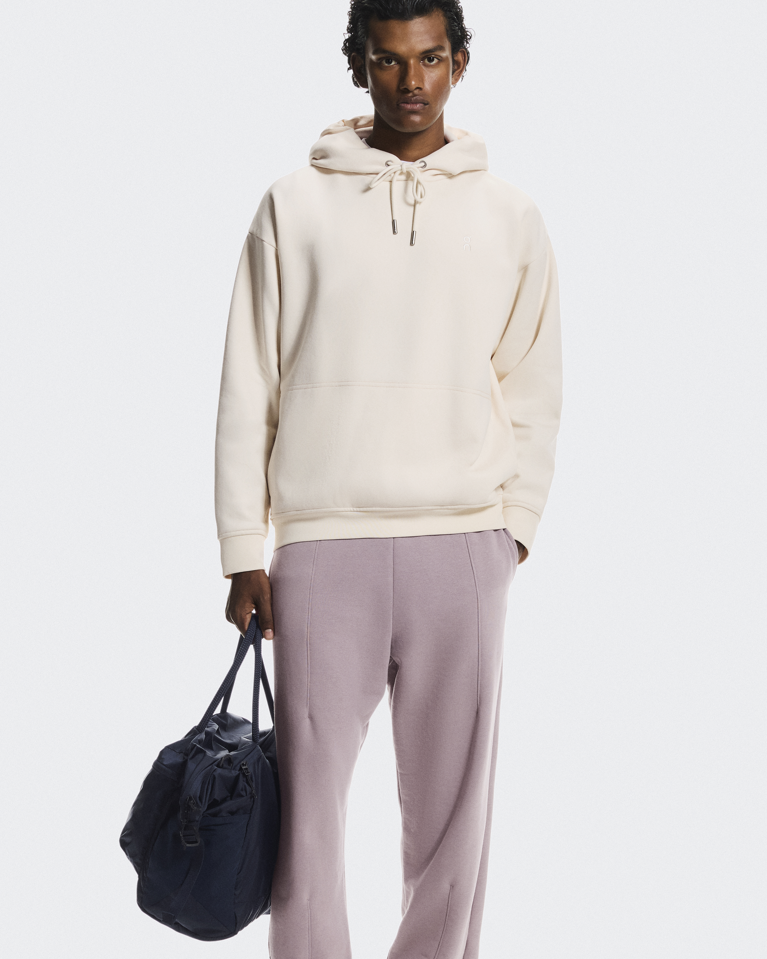 ON Track Pack 35L Liteショルダーバッグ ベージュ Track Pack 35L Lite | Beige | On United States