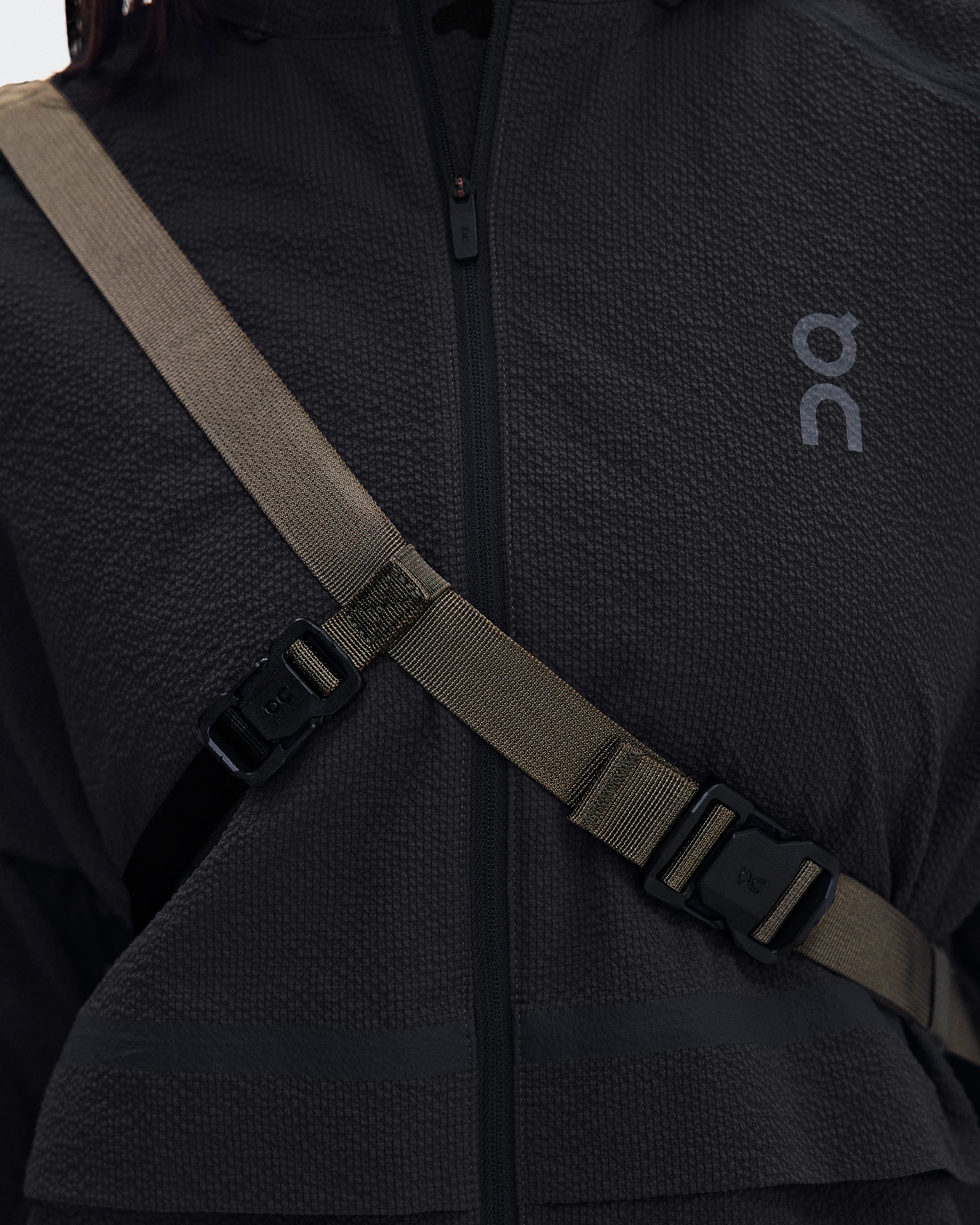 On Sling Pack 9L Olive & Black Unisex Bags